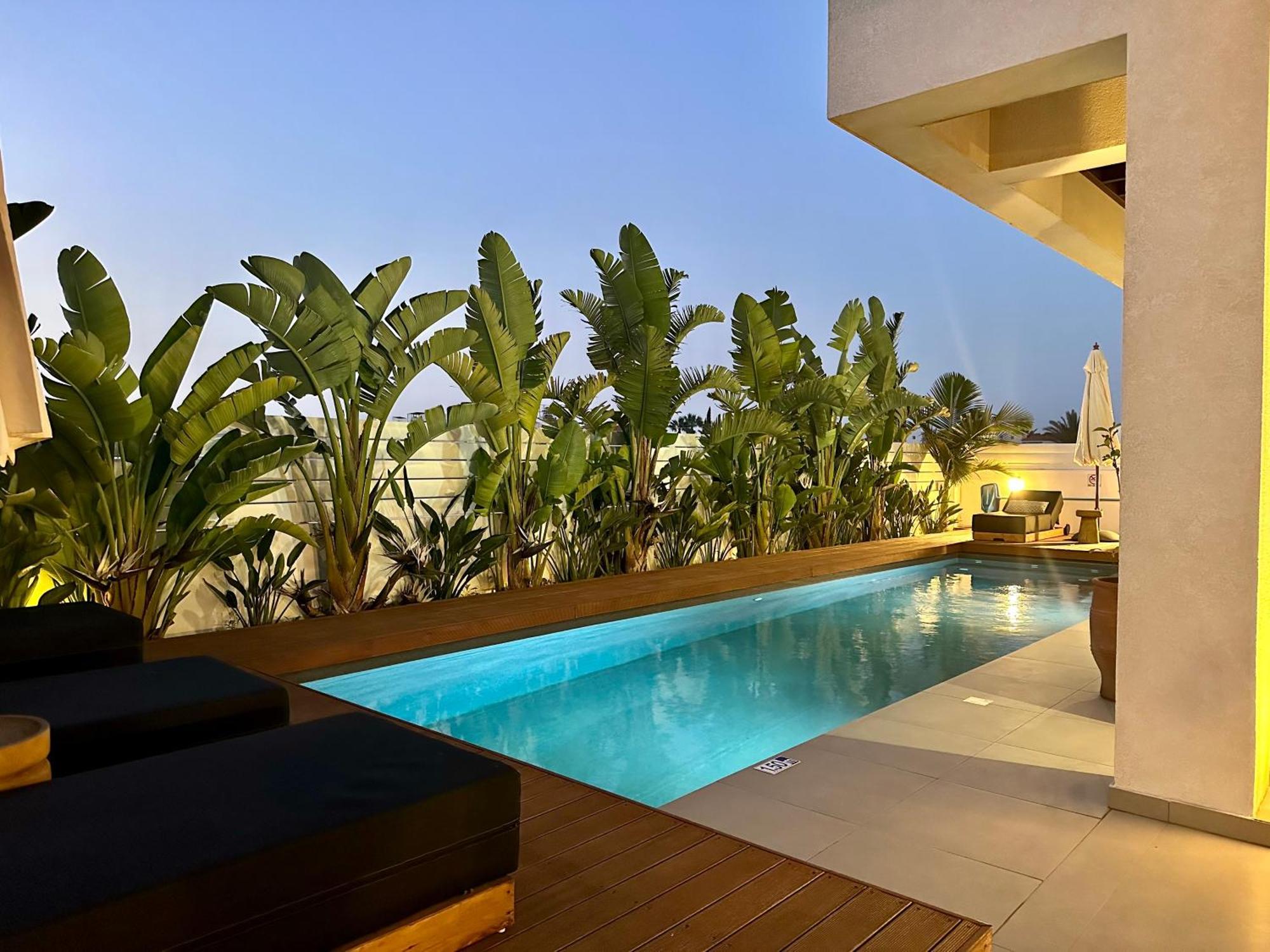 Lora Pearl Luxury *