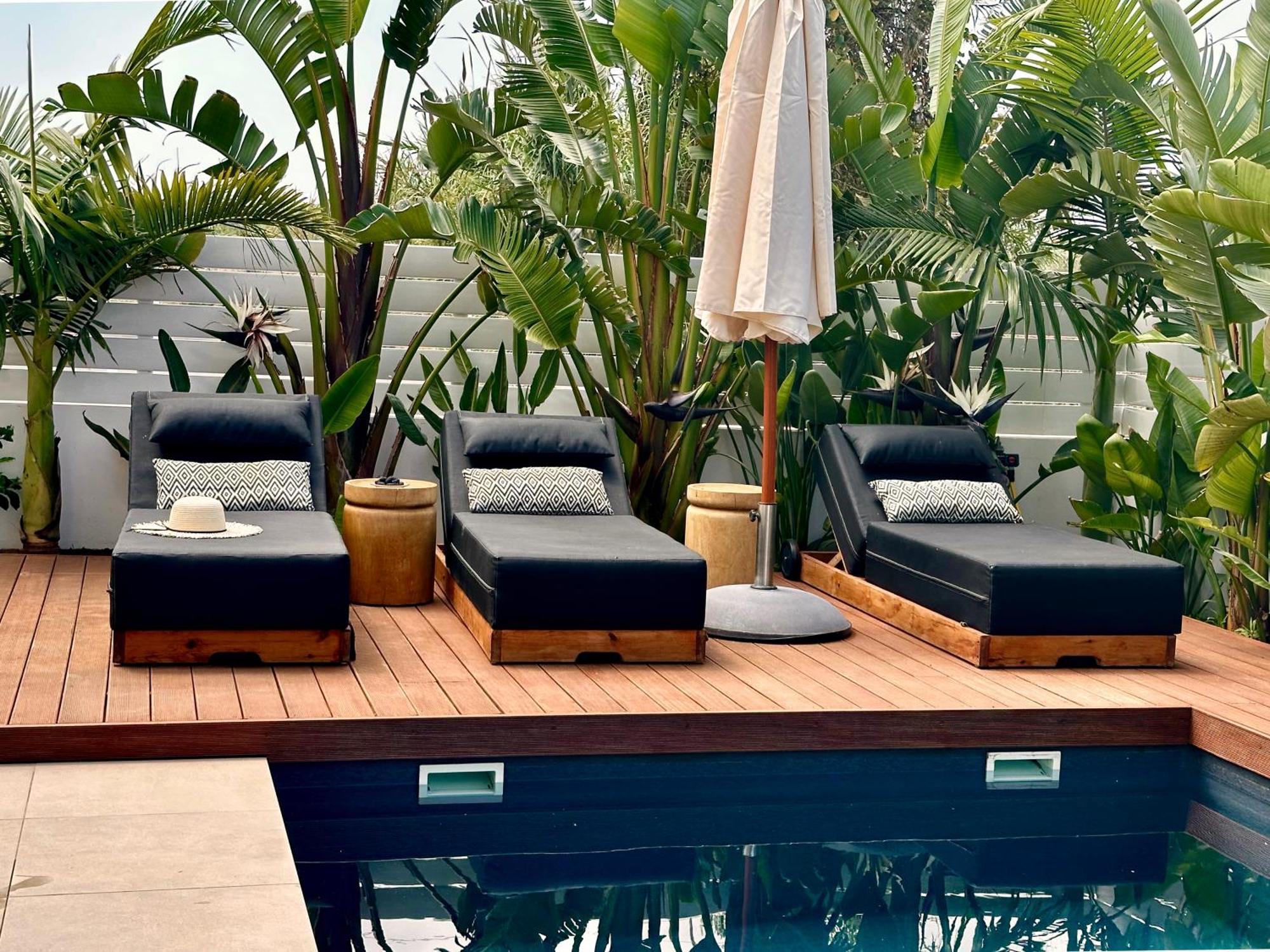Lora Pearl Luxury