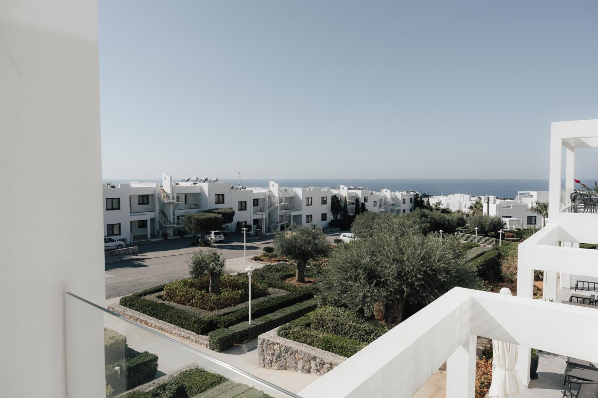 Elegance C8 Rooftop Spa&gym Mountain&seeview Apartment *