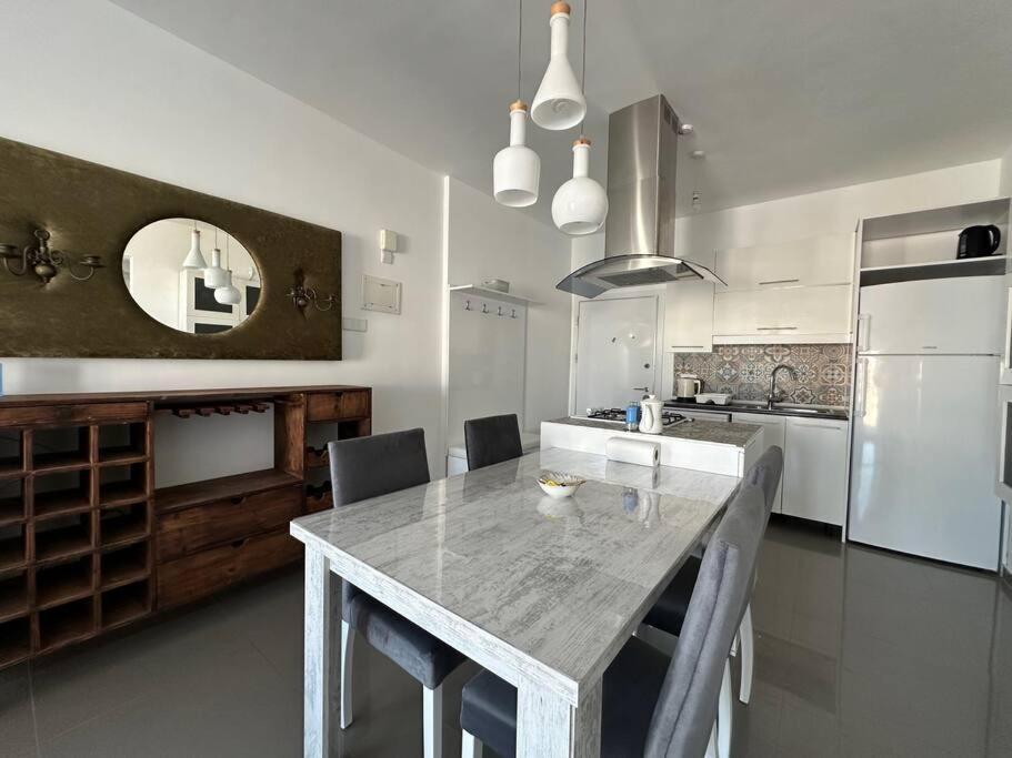 Apartment 2 Bedroom , 2 Bathroom Octavius 64 By Myguest Cyprus *