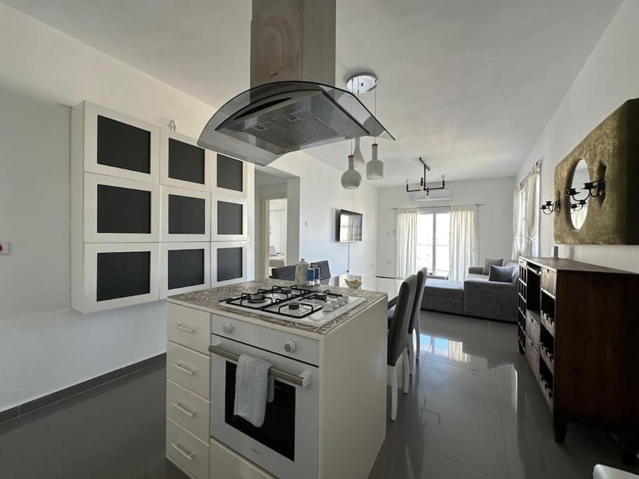 2 Bedroom , 2 Bathroom Octavius 64 By Myguest Cyprus Apartment