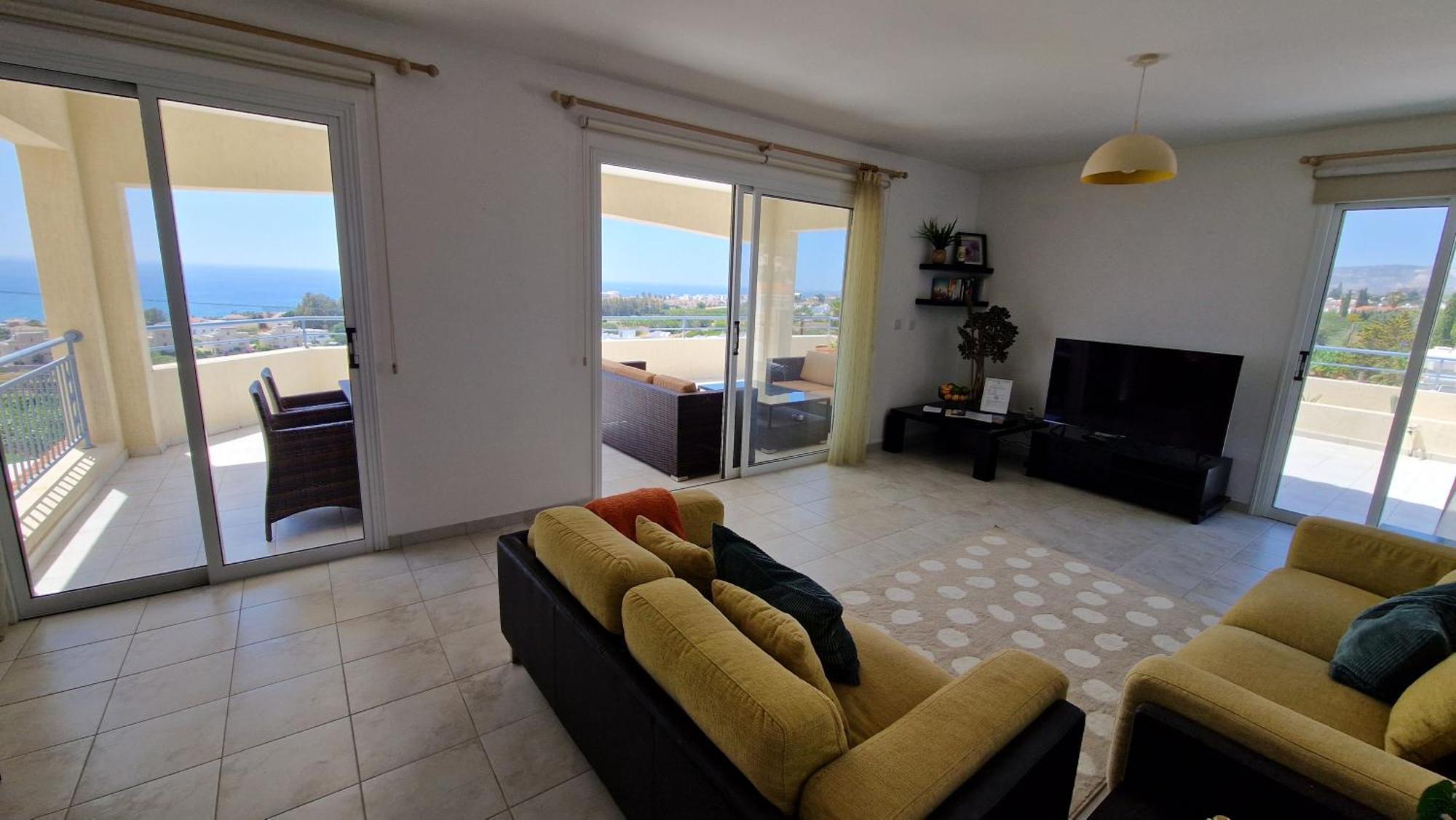 Romanson Seaview Apartment *
