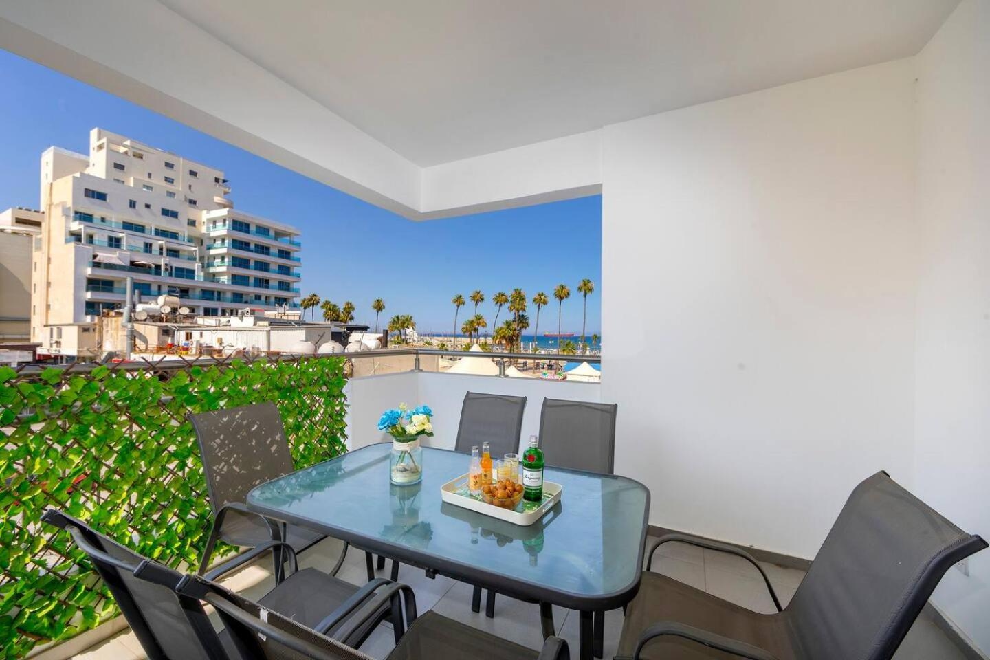 Airbnsea Centre Side Sea View