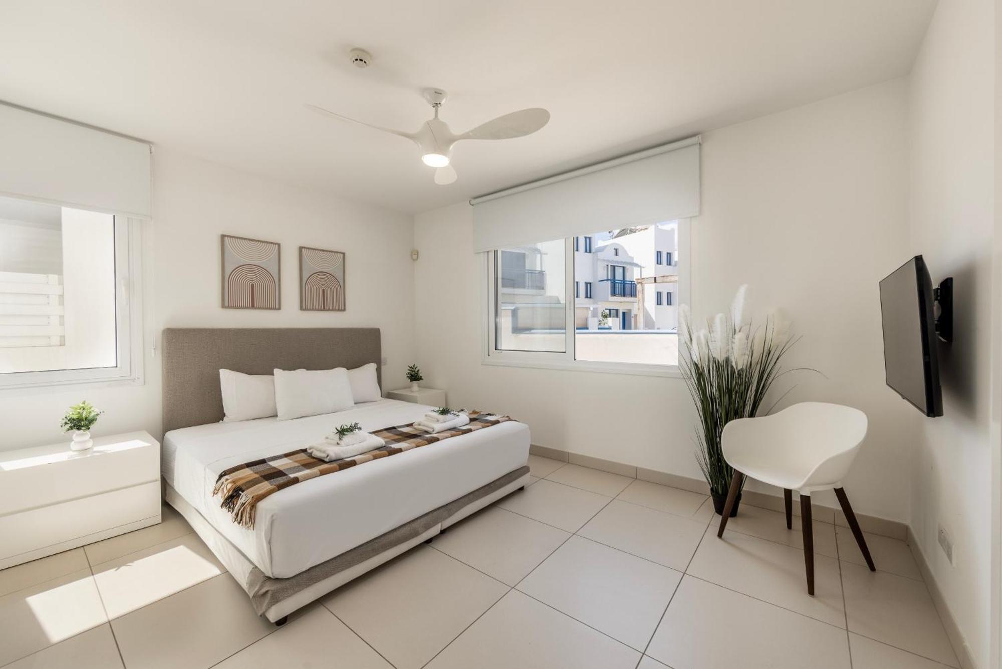 Sirina Seafront Paradise Villa *
