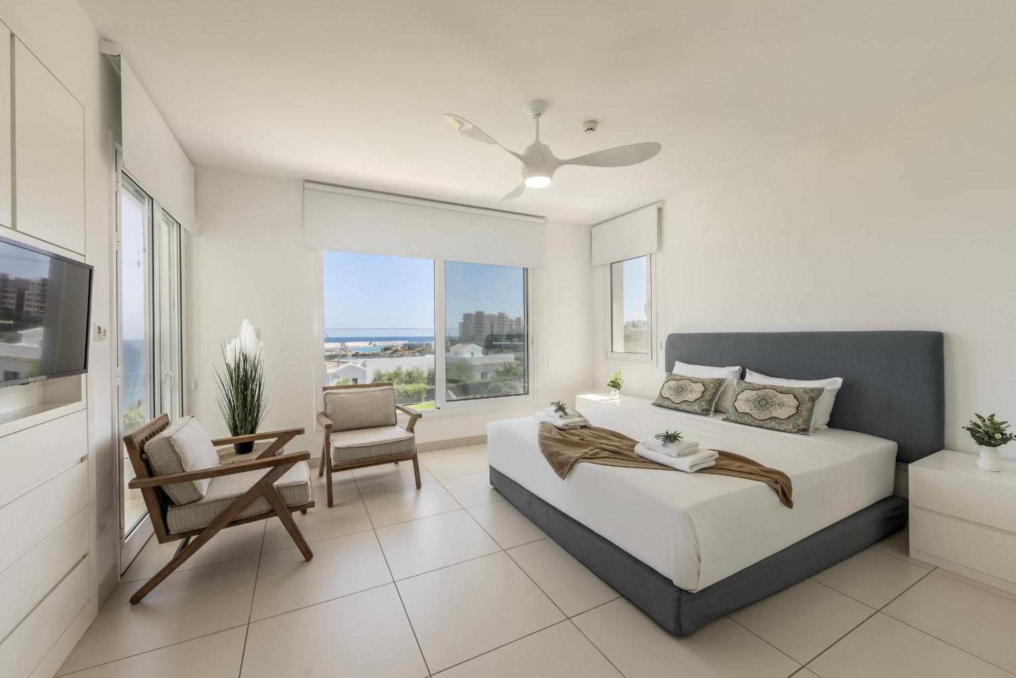 Sirina Seafront Paradise Villa *