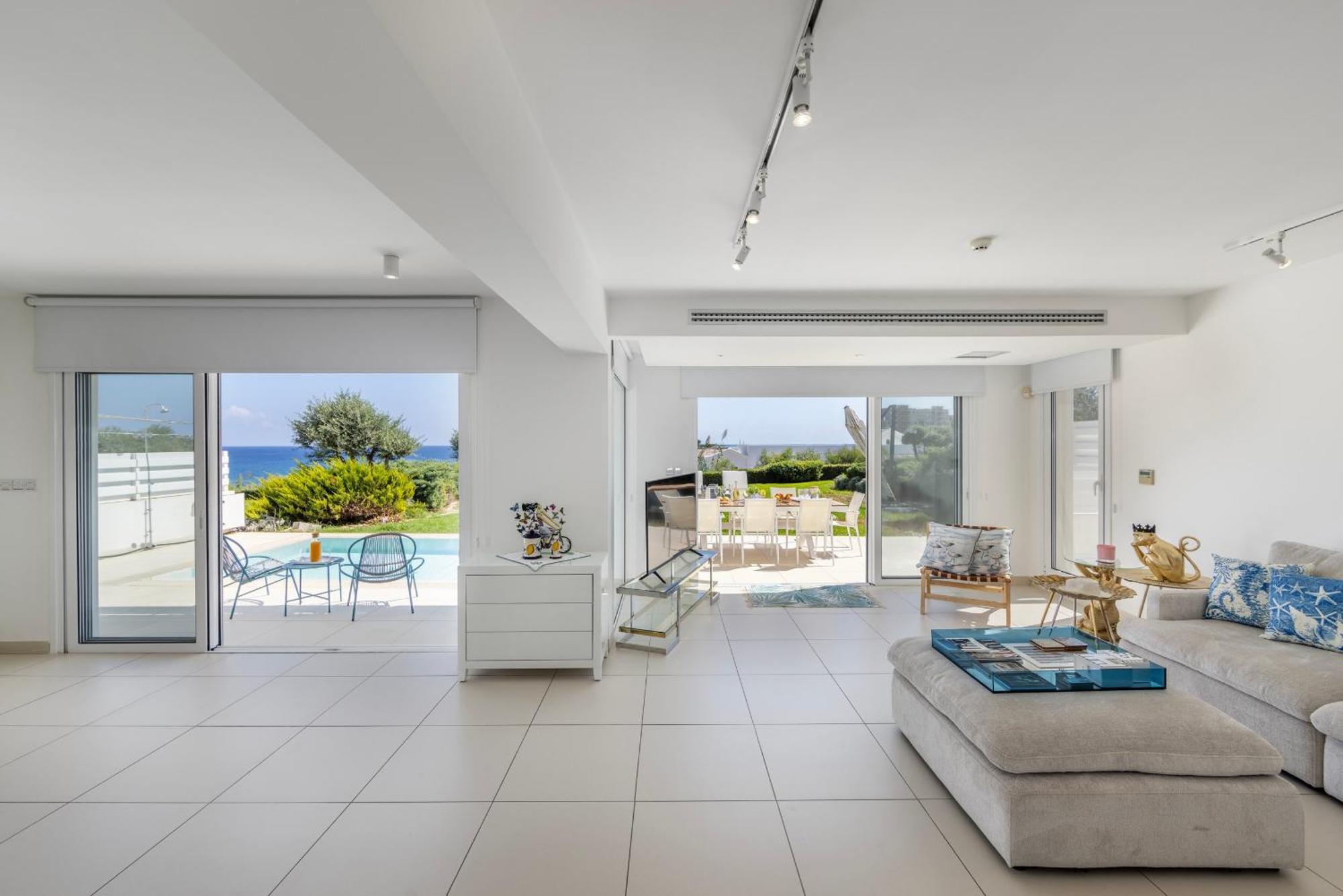 Sirina Seafront Paradise Villa *