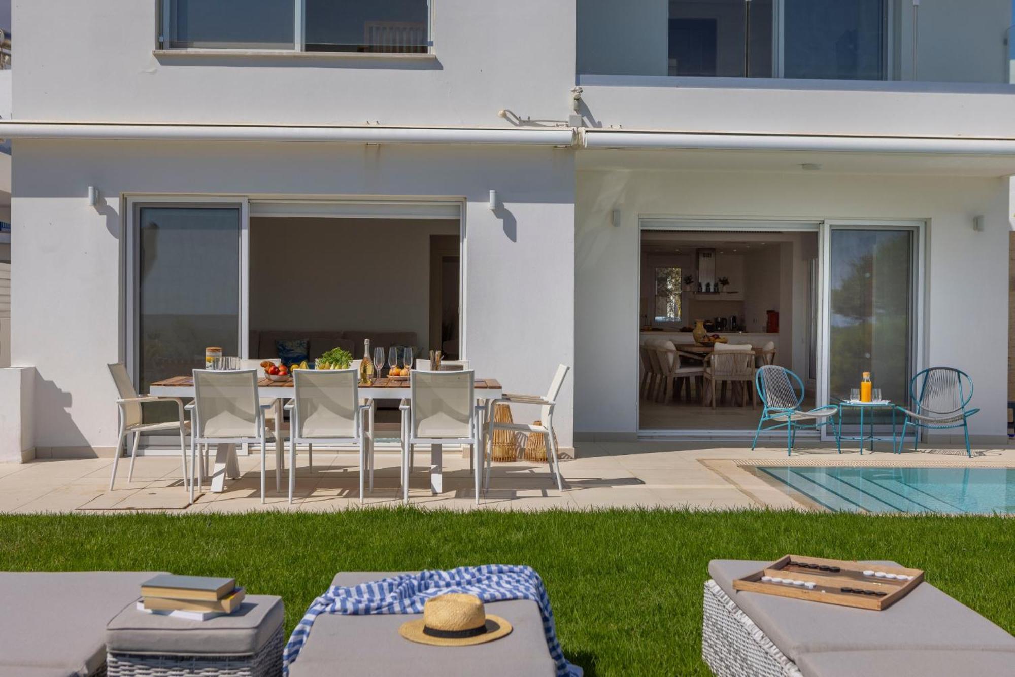 Villa Sirina Seafront Paradise *