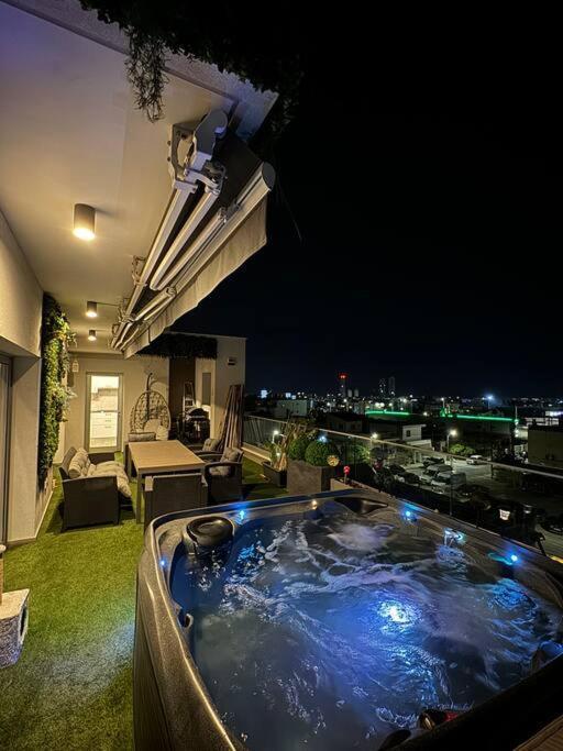 3 Bedroom Penthouse Jacuzzi Seaview Limassol