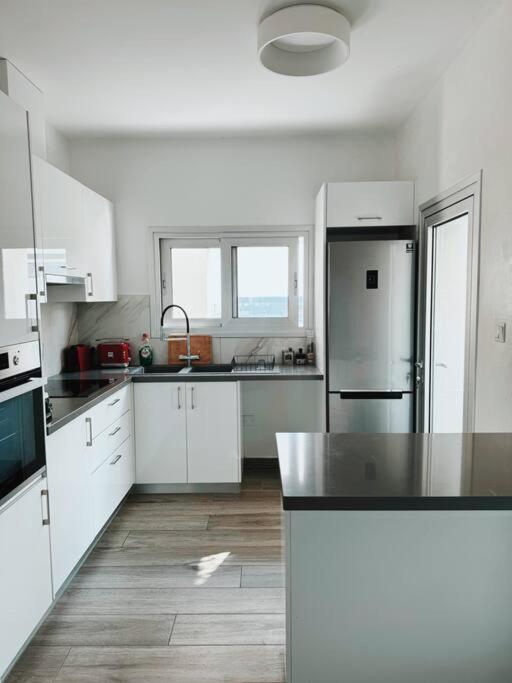 Apartment 3 Bedroom Penthouse Jacuzzi Seaview Limassol