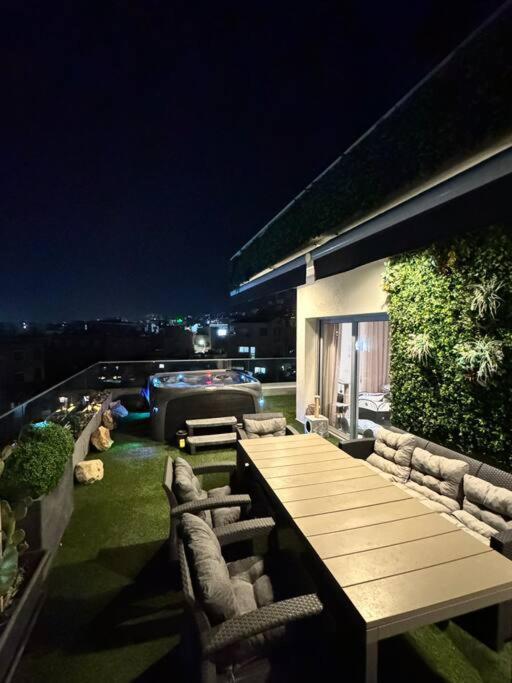 3 Bedroom Penthouse Jacuzzi Seaview Apartment *