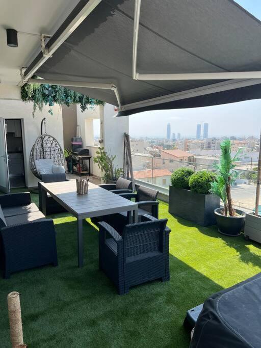 3 Bedroom Penthouse Jacuzzi Seaview Apartment