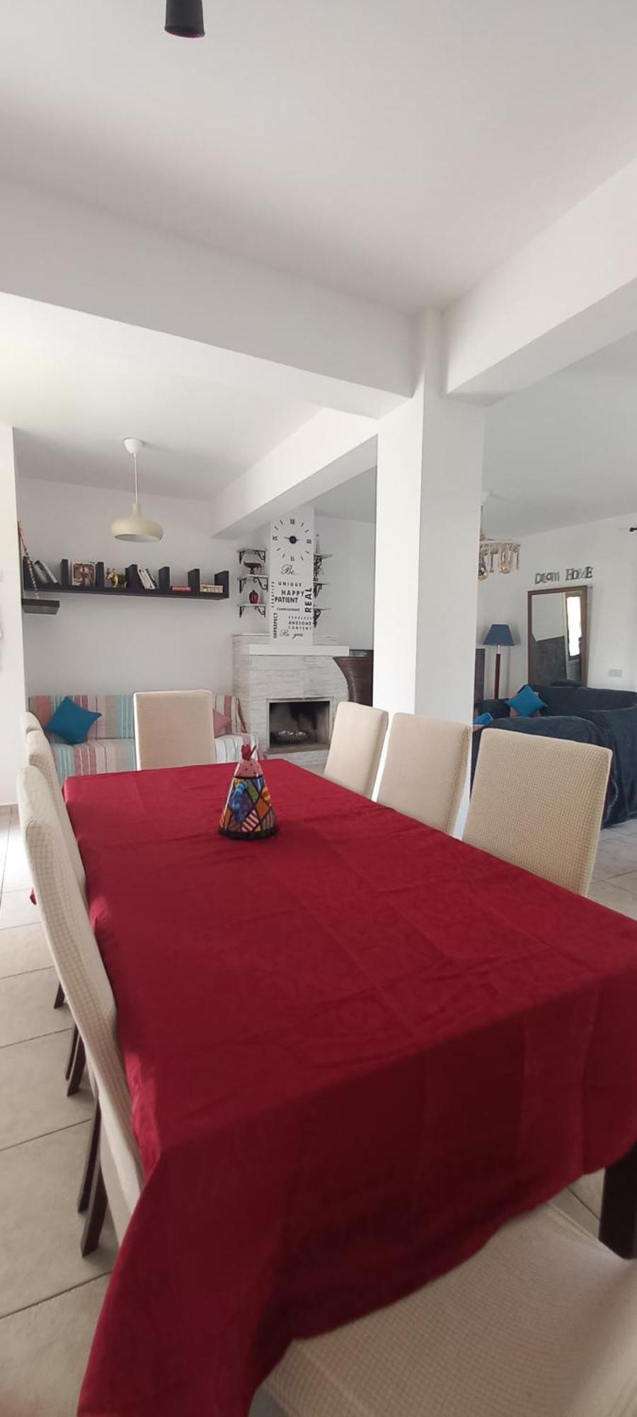 Golden Coast - Trendy 4 Bedroom Villa
