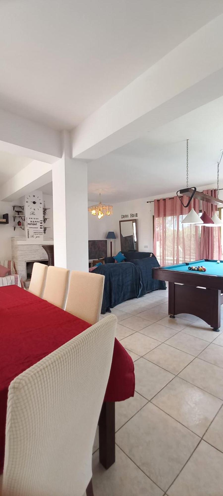 Golden Coast - Trendy 4 Bedroom