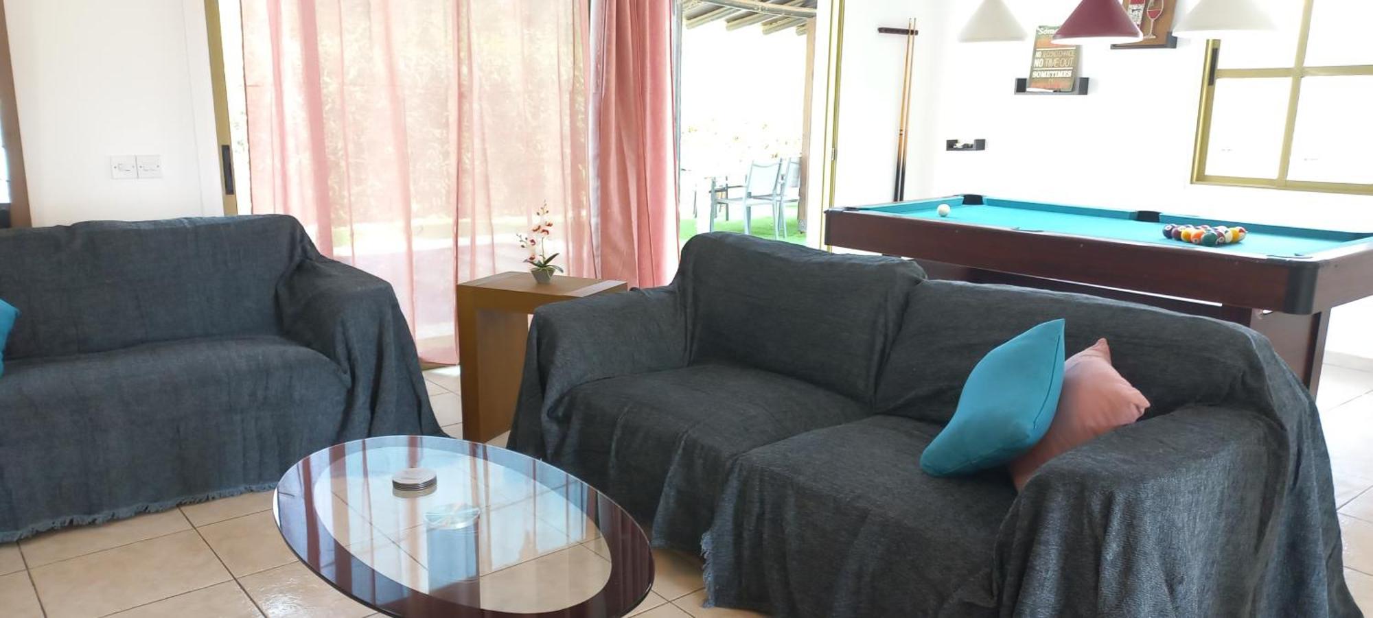Golden Coast - Trendy 4 Bedroom
