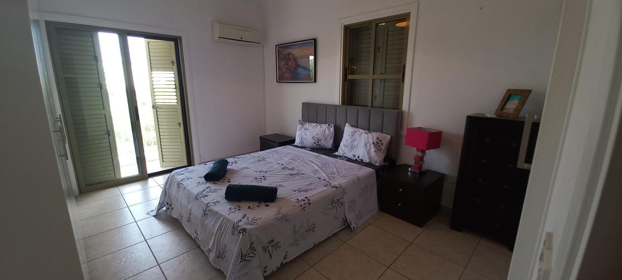 Golden Coast - Trendy 4 Bedroom Villa