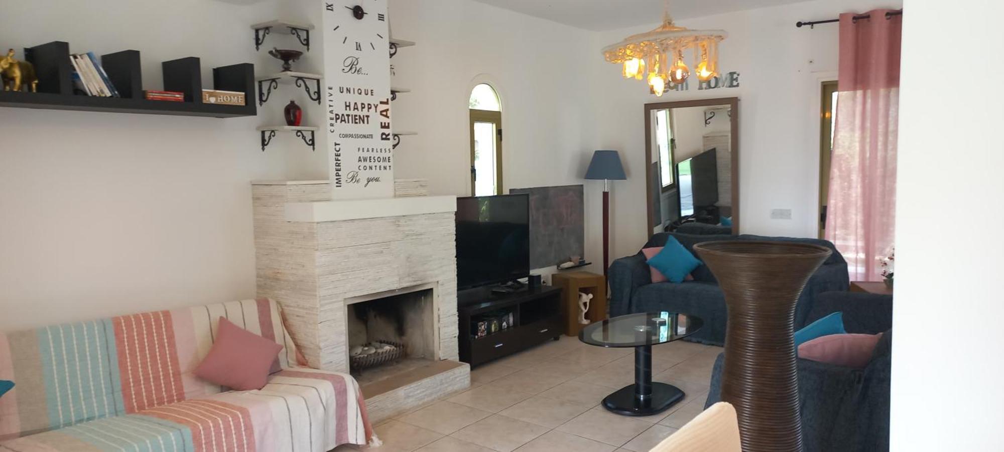 Golden Coast - Trendy 4 Bedroom *