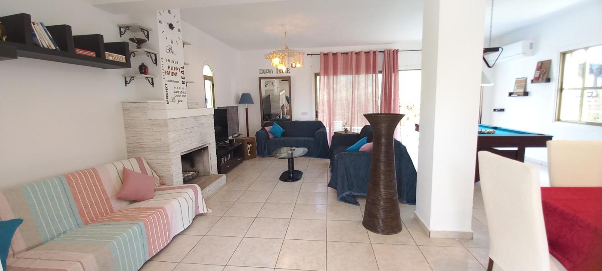 Golden Coast - Trendy 4 Bedroom Villa Paralimni