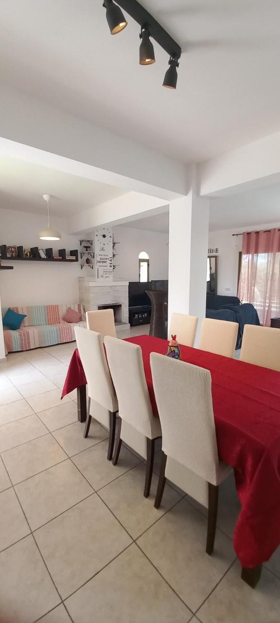 Golden Coast - Trendy 4 Bedroom *