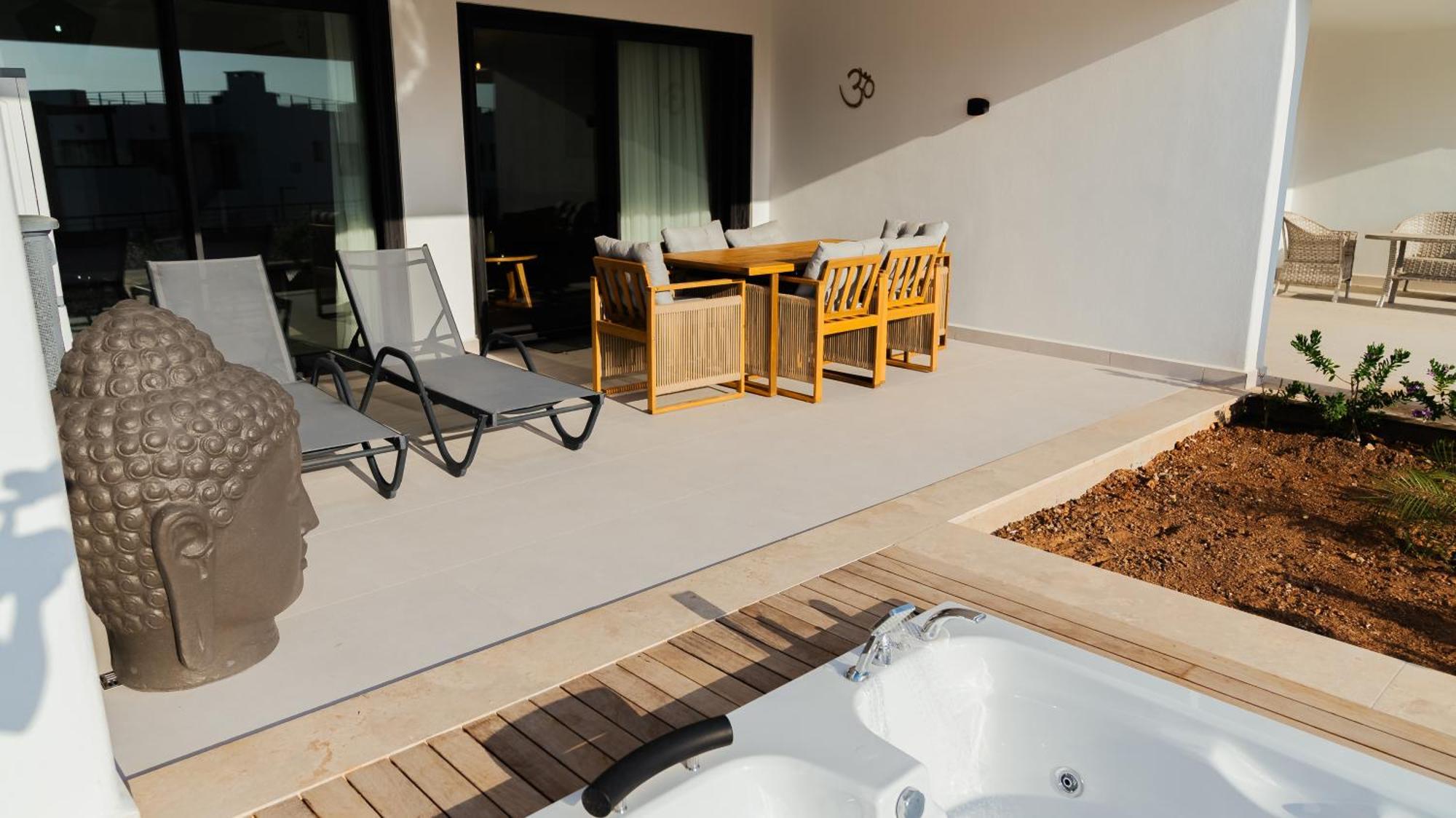 Mykonos Homes - Stilvolles Mit Eigenem Jaccuzzi Kalogrea