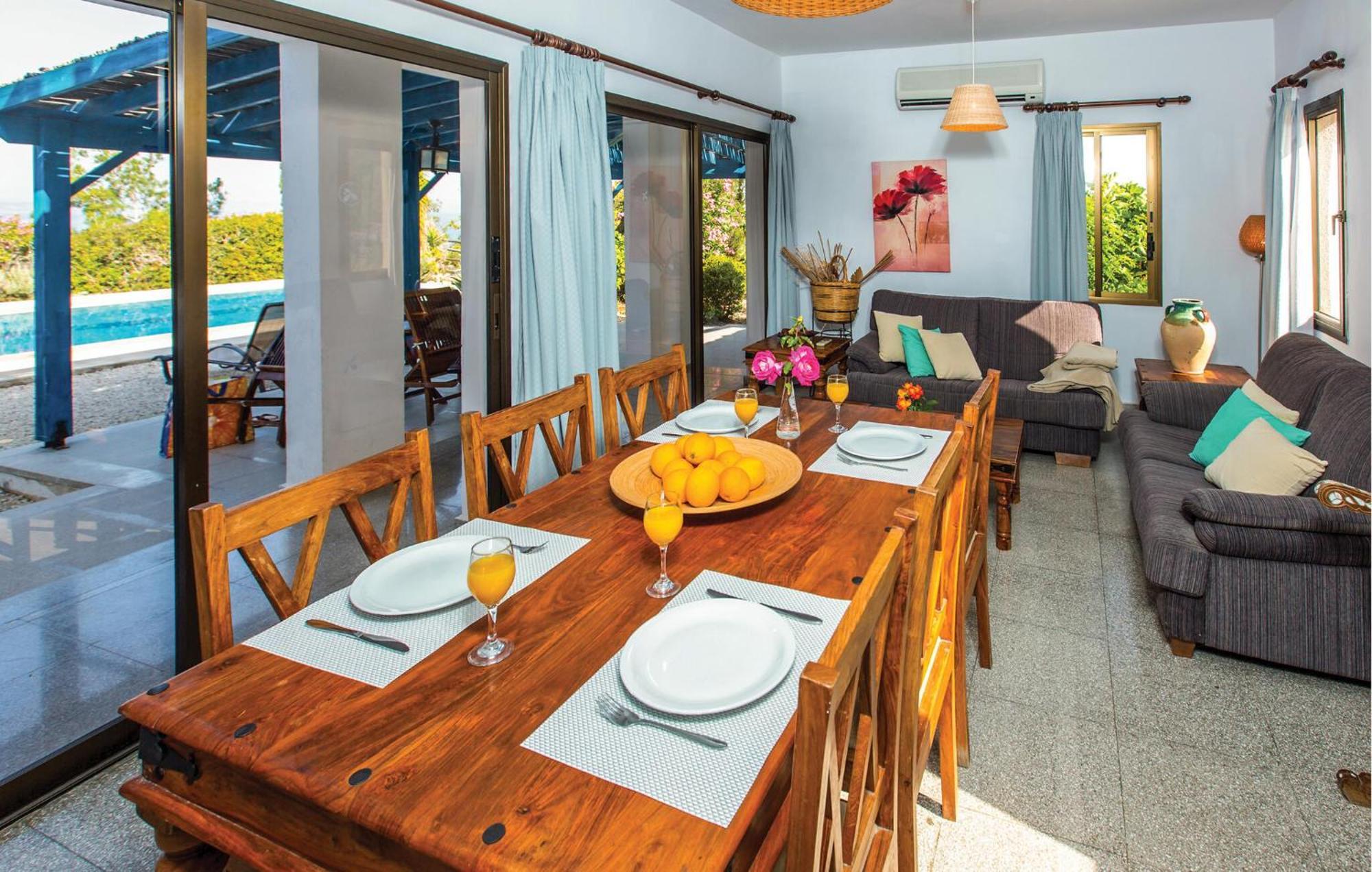 In With Kitchen Argaka