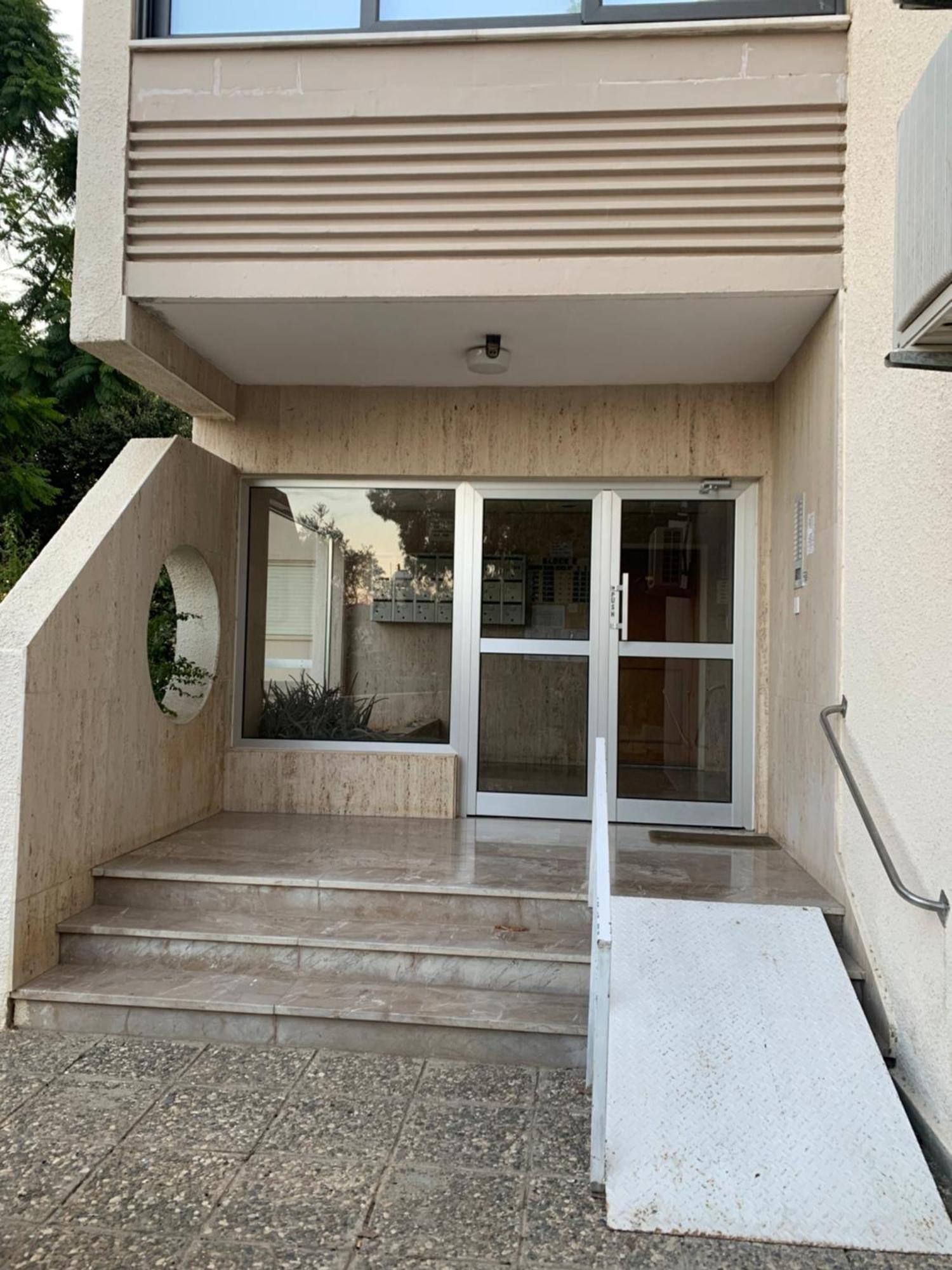 Piale Palms Makenzie Front Apartment, Lárnaca