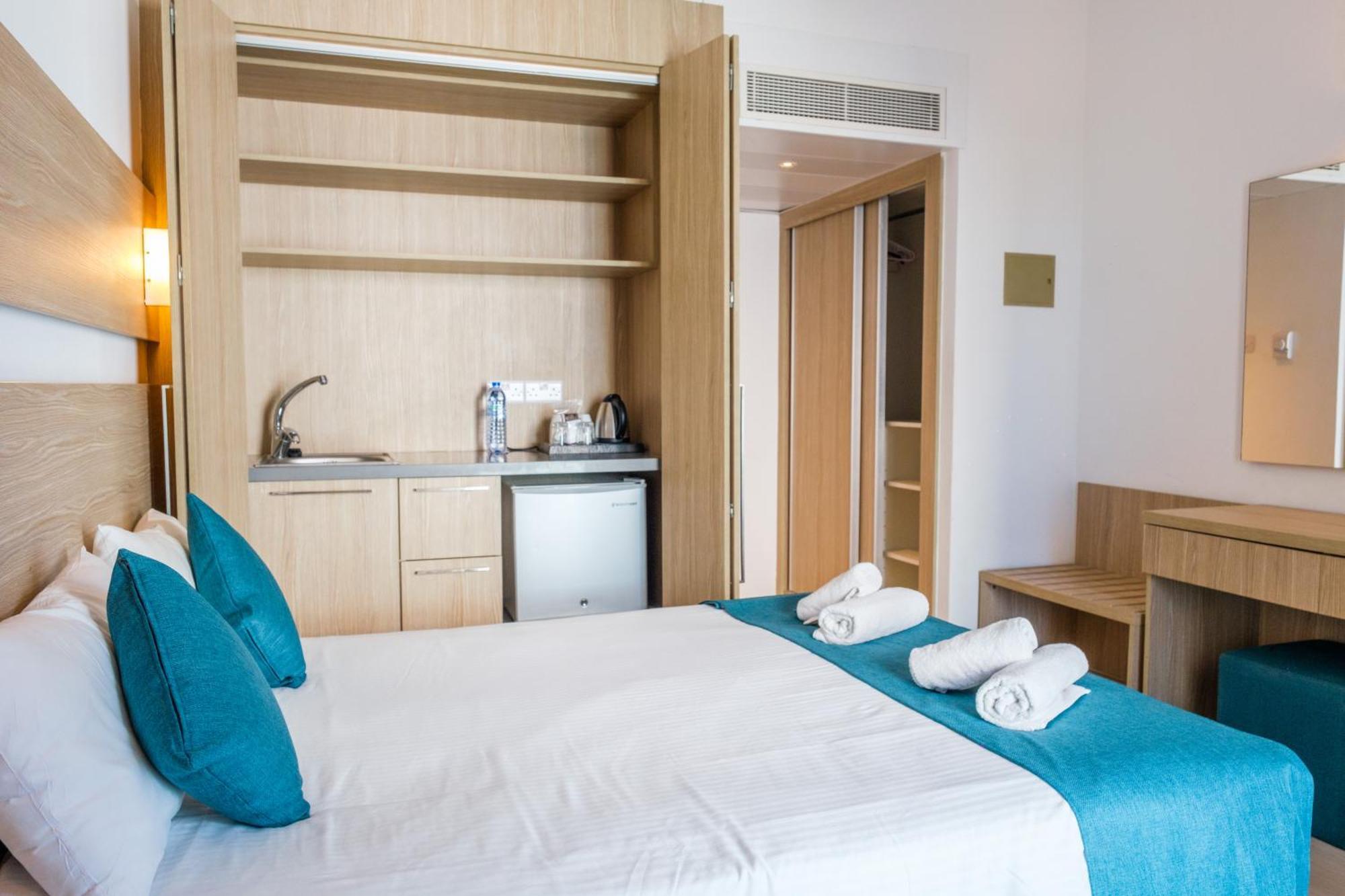 Kapetanios Bay Hotel