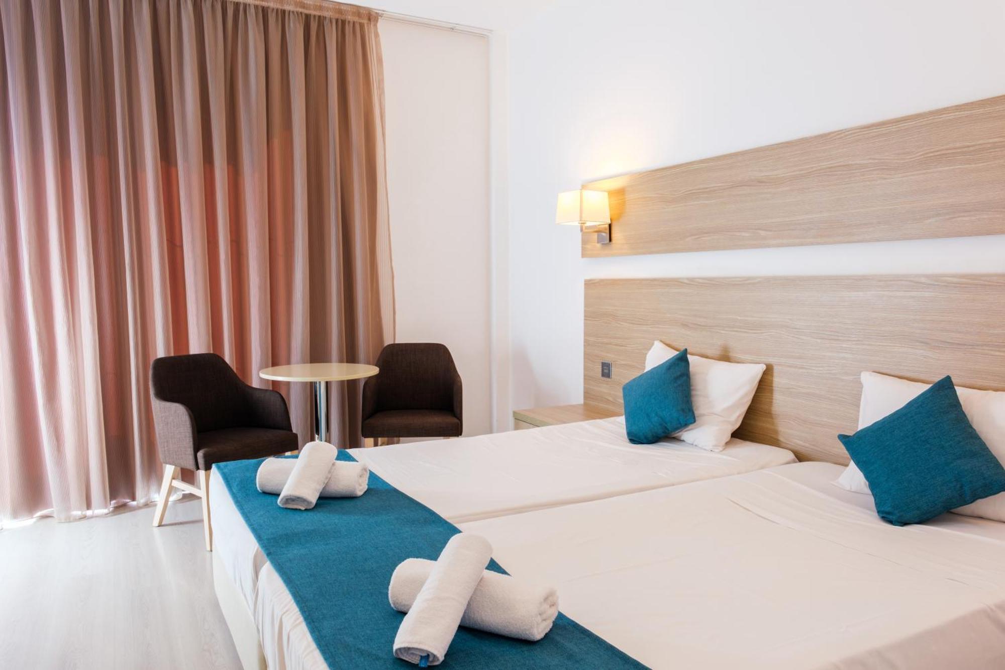 Hotel Kapetanios Bay 3*