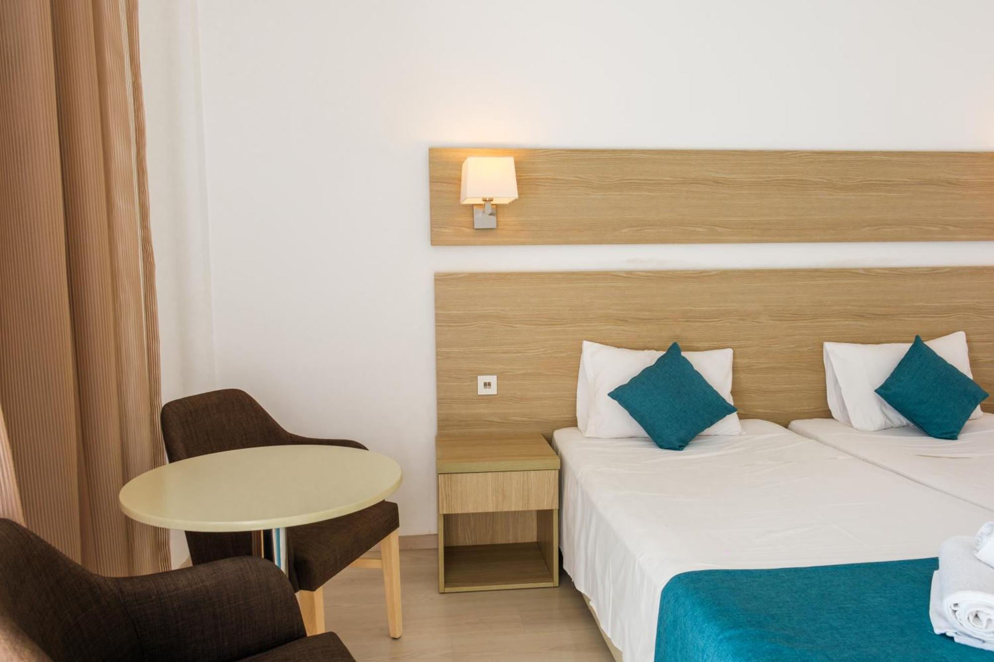 Kapetanios Bay Hotel 3*