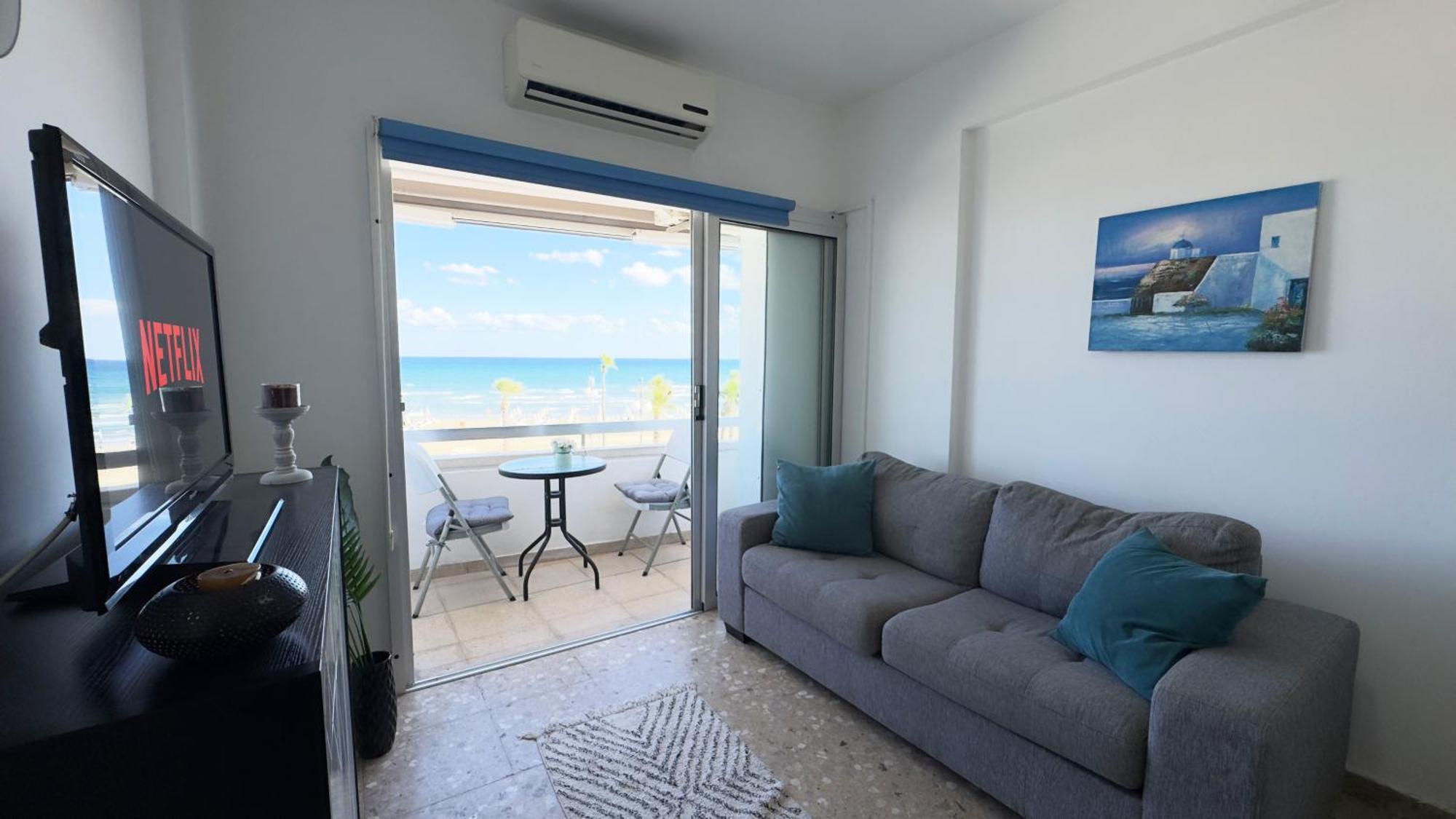 Kolonaki Seaview 1bdr Finikoudes Larnaca