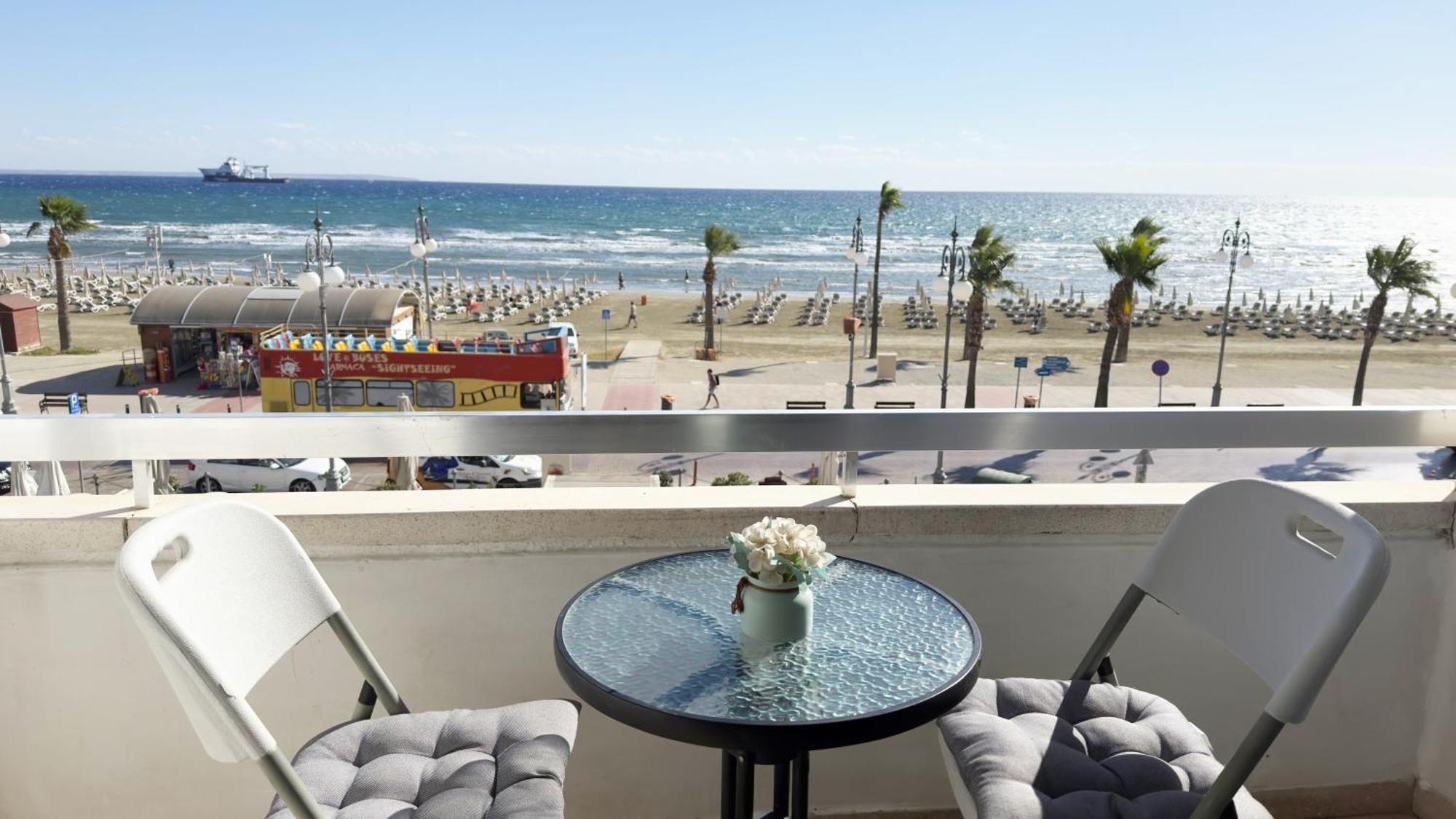 Kolonaki Seaview 1bdr Finikoudes Larnaca