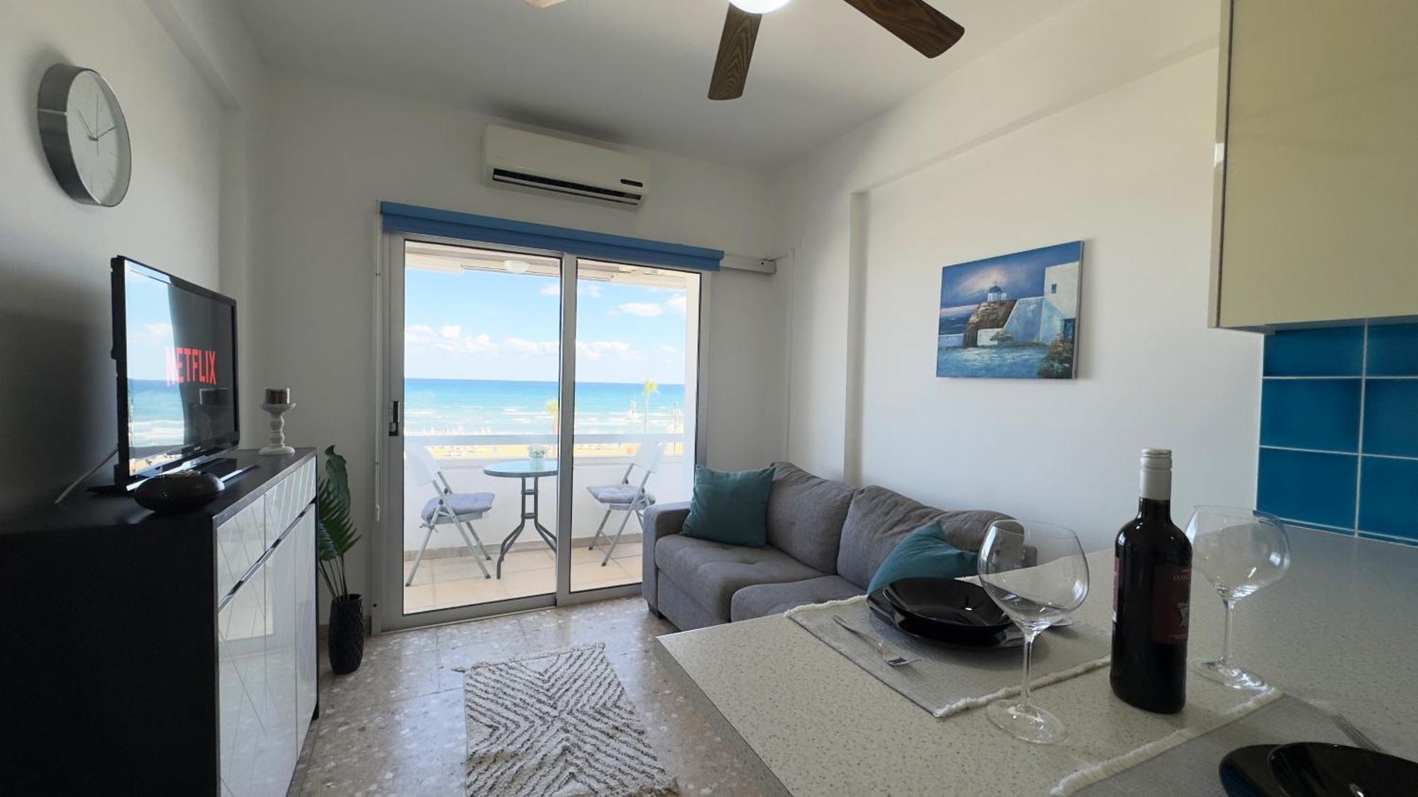 Kolonaki Seaview 1bdr Finikoudes * Larnaca