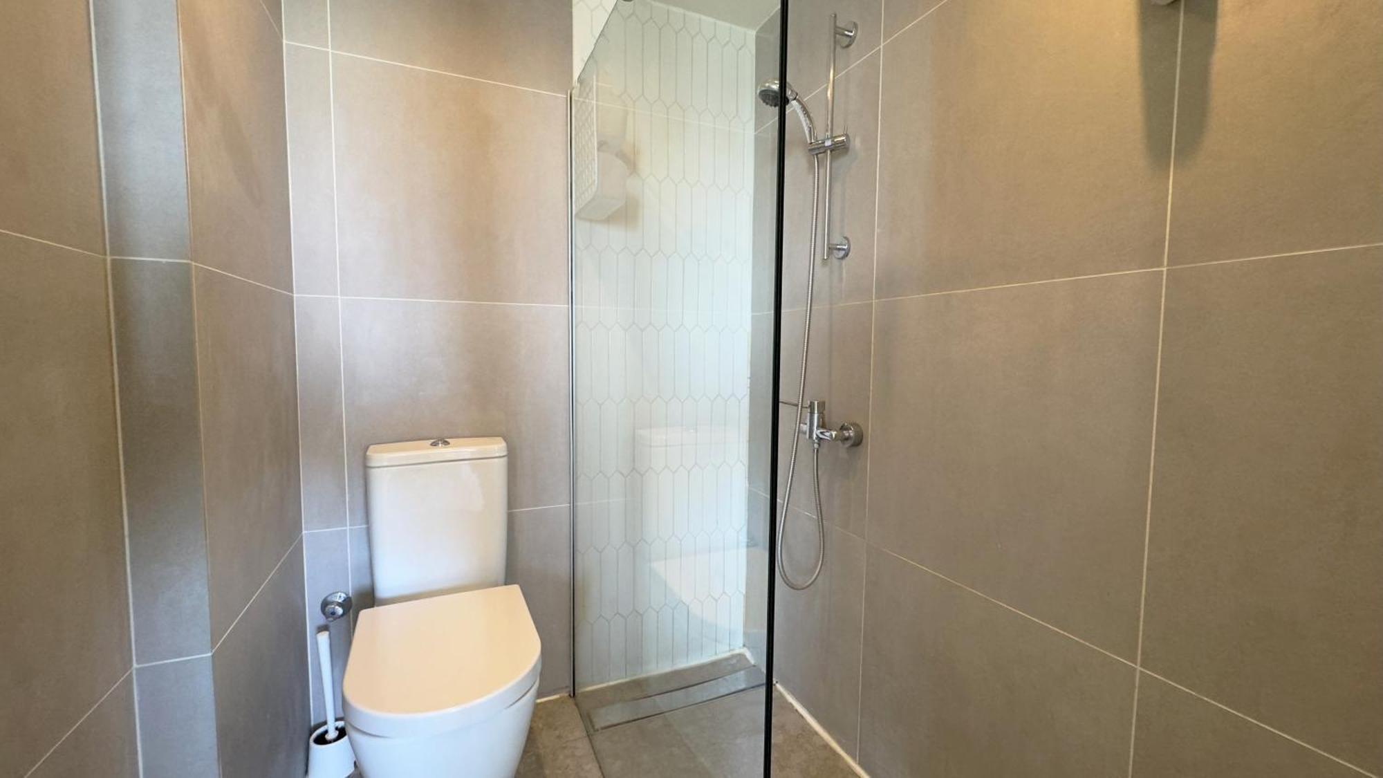 Kolonaki Seaview 1bdr Finikoudes Apartment Larnaca