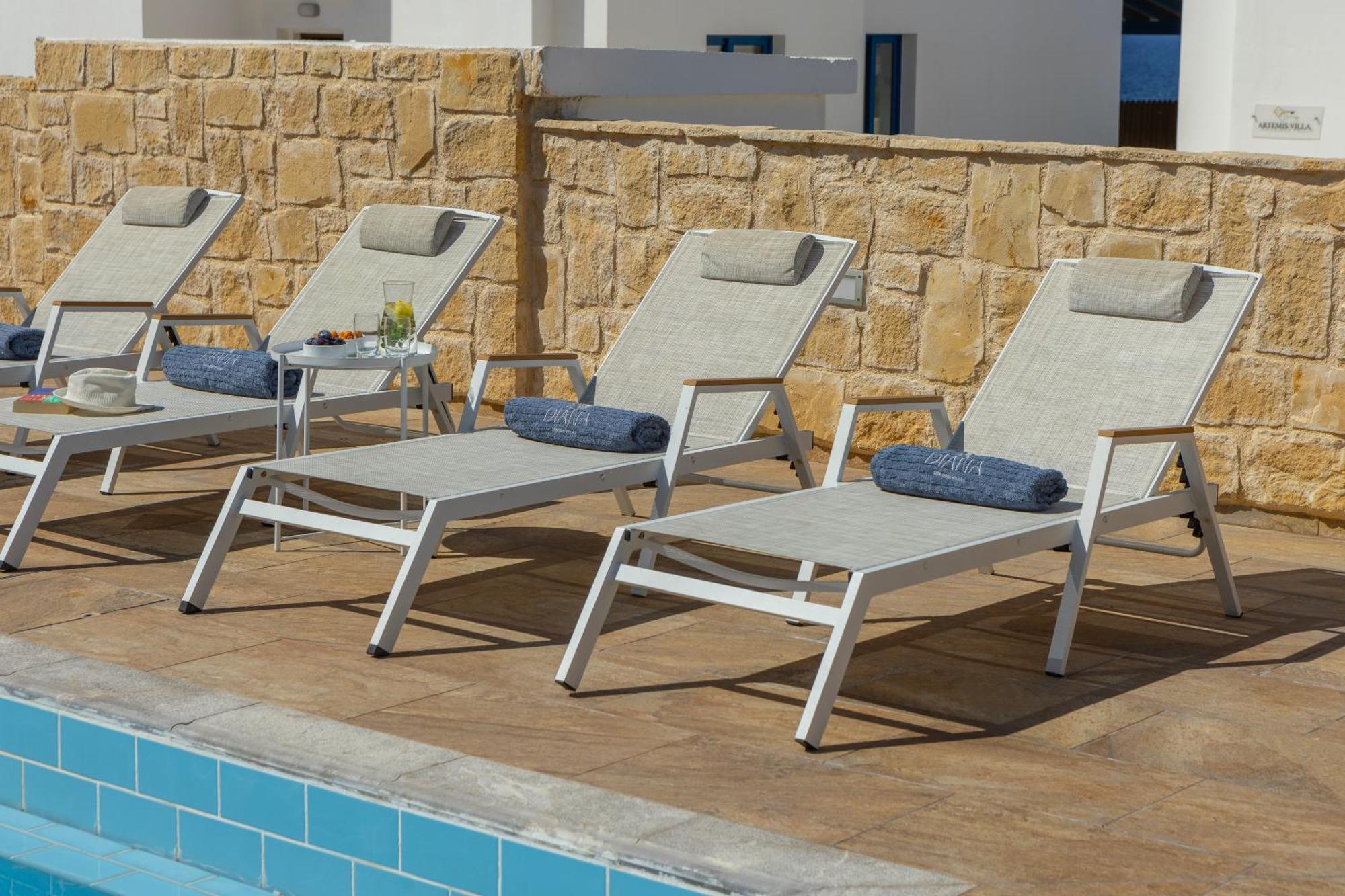 Diana Seaside Pomos
