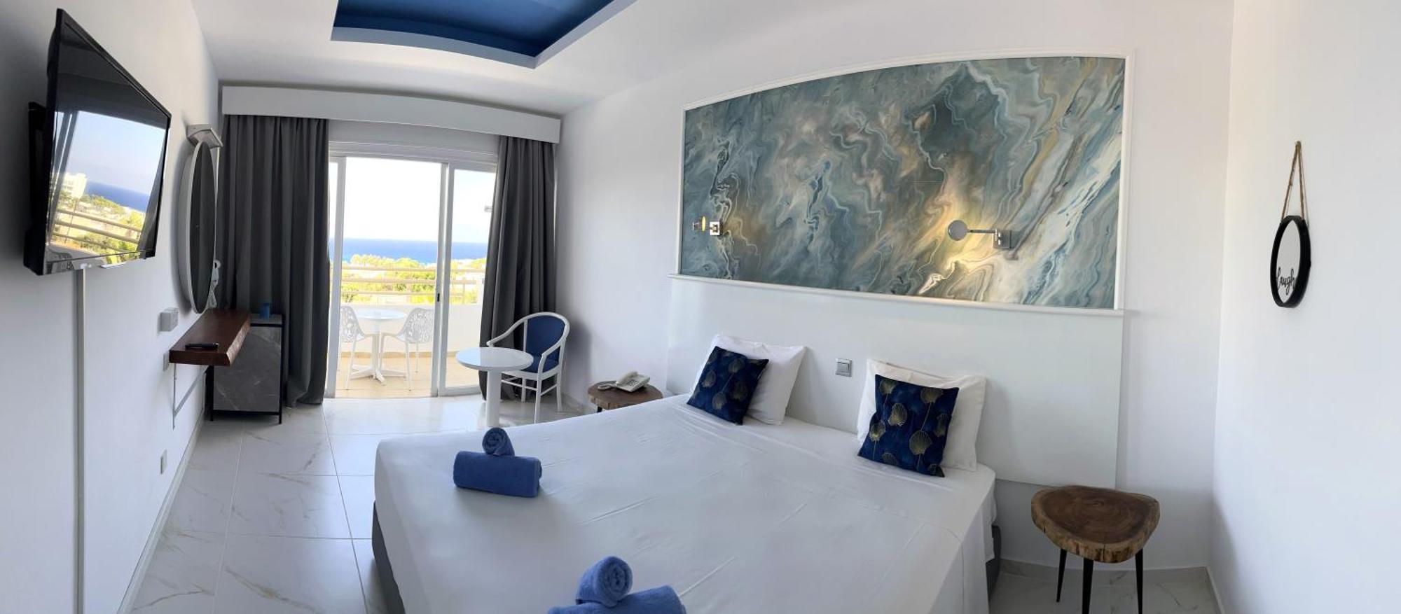 Hotel Adelais Bay 3*