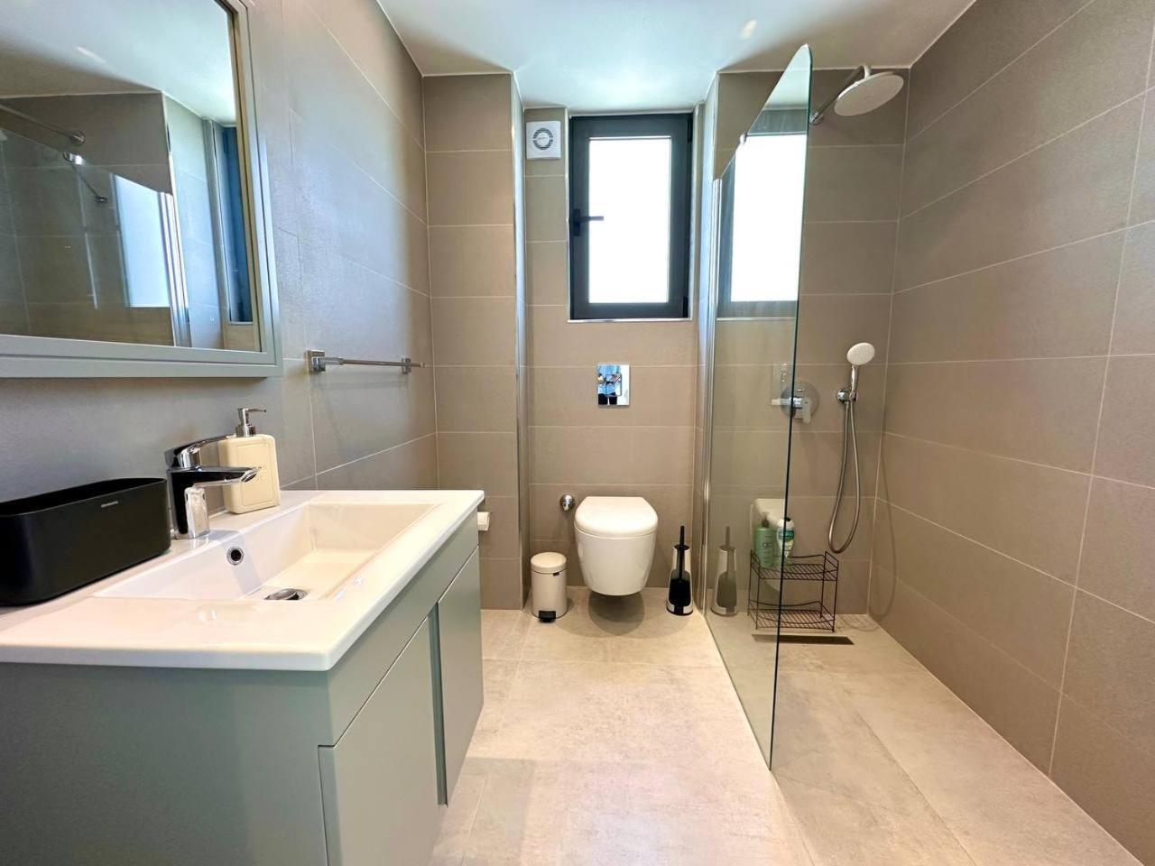 Dejablue, Block A2, Unit 4 * Kalogrea