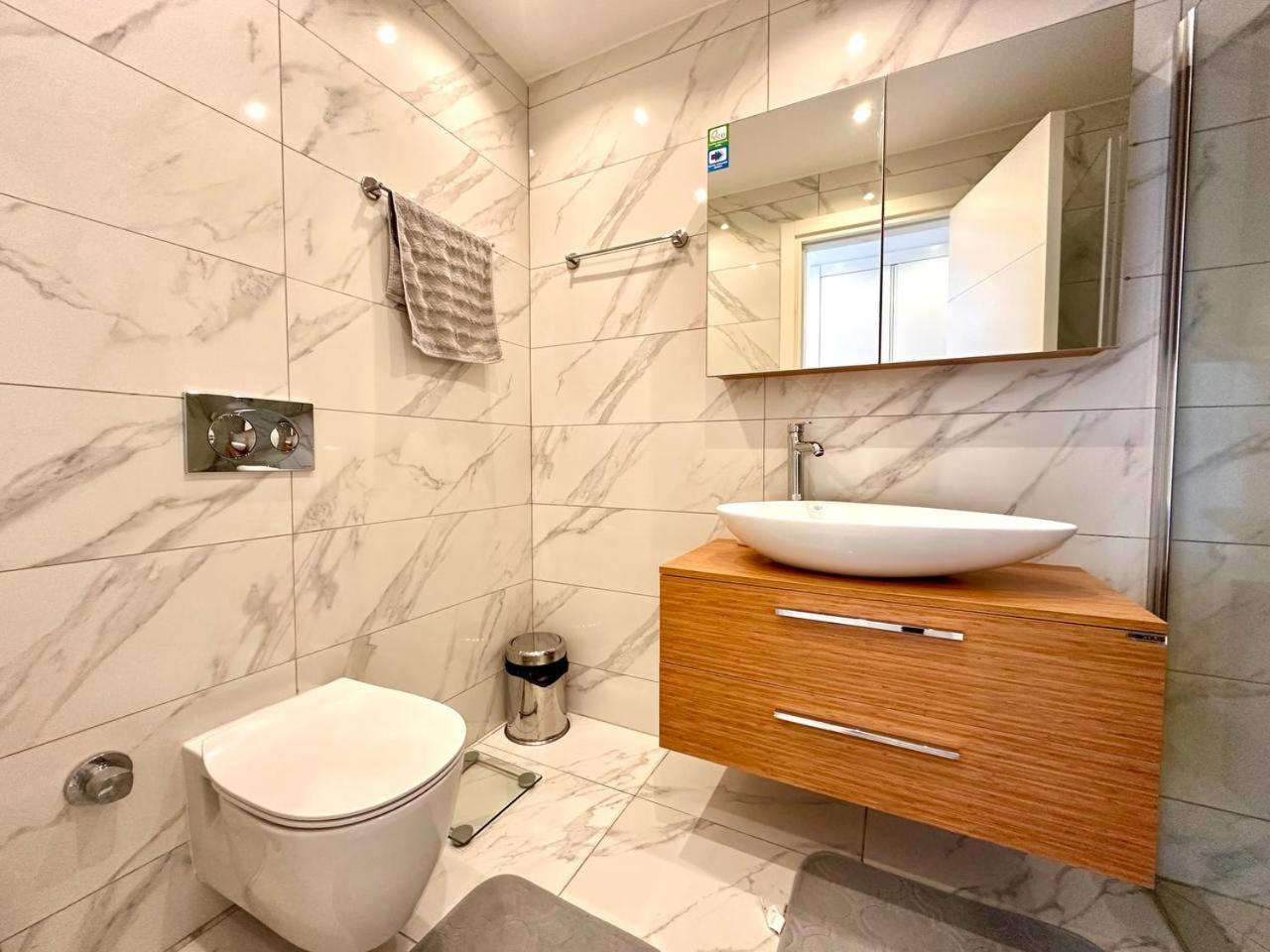 Apartment Retreat, Block A1, Unit 2