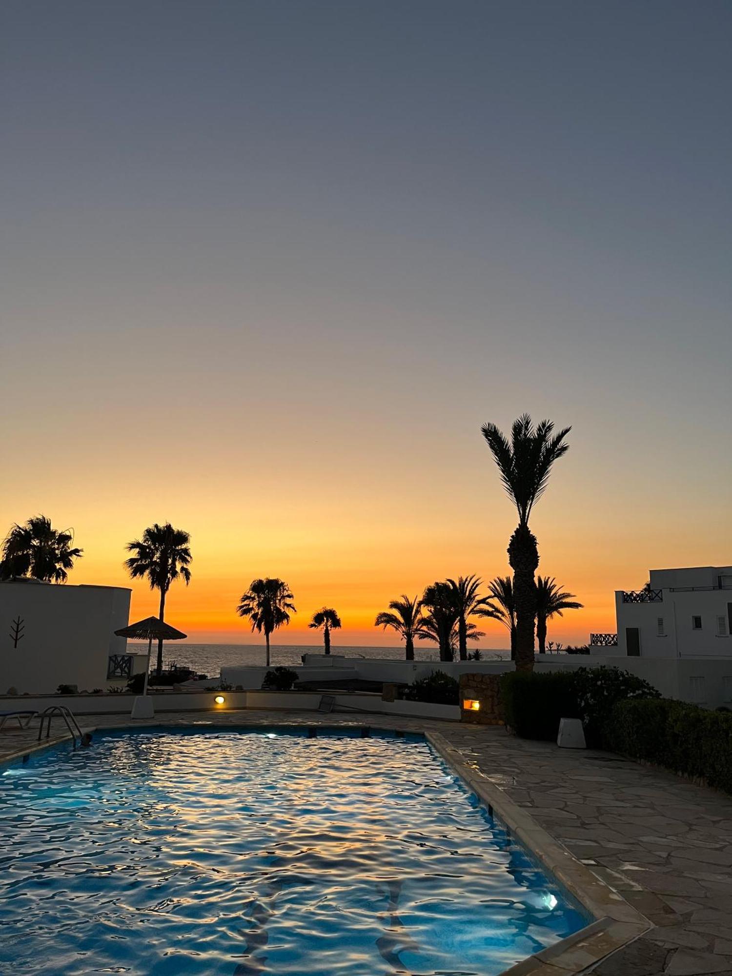 Sunset Deluxe And Paphos