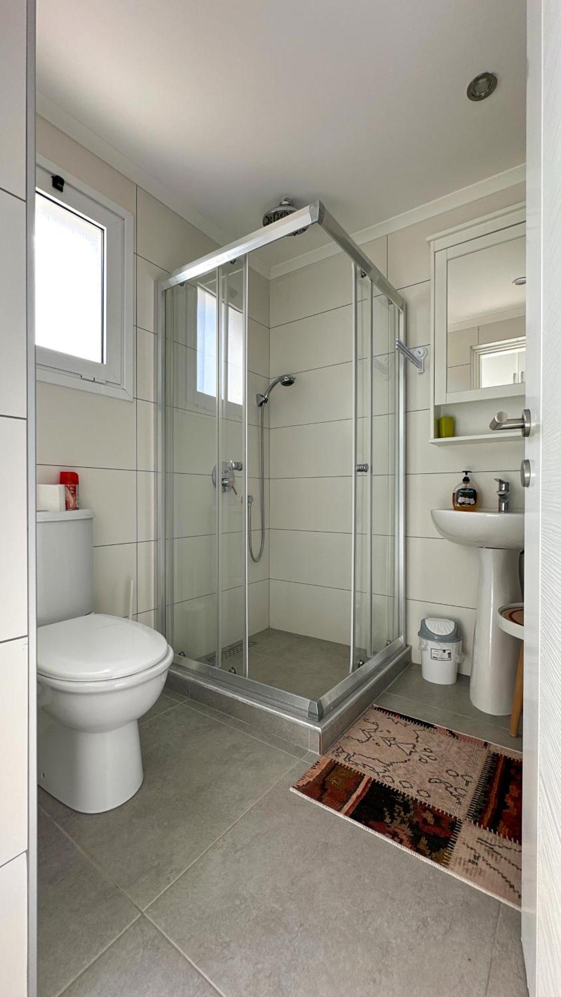 1 Bedroom Loft Apartment *