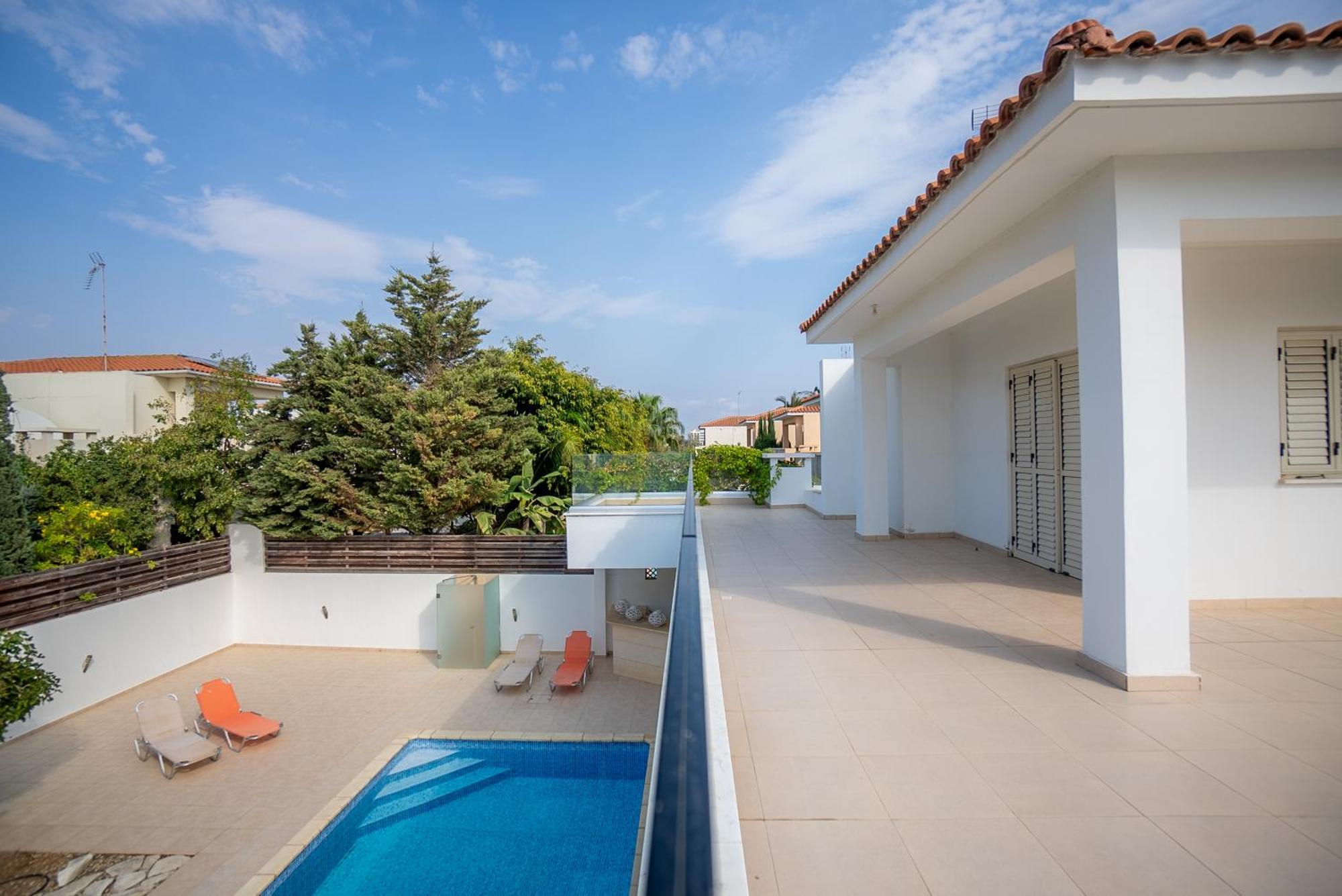 Beachfront Larnaka Dhekelia With Pool Villa