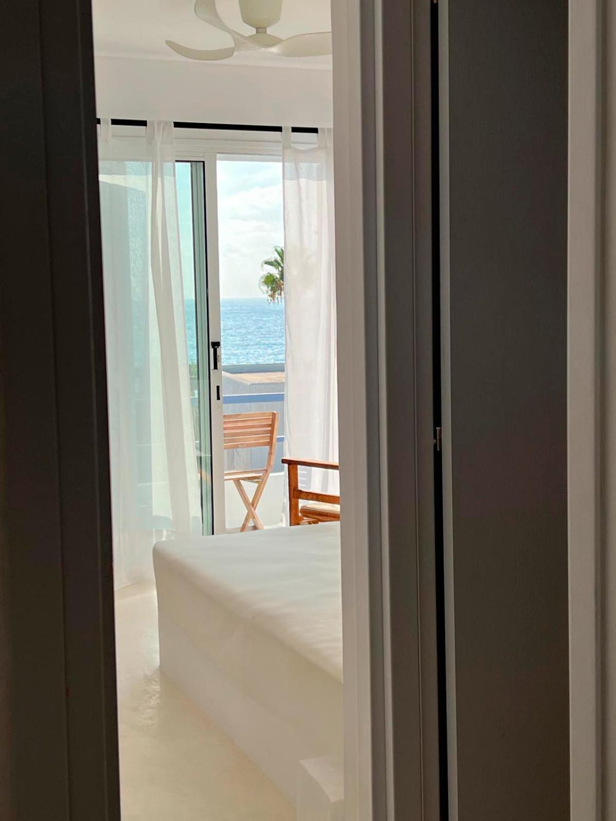 Sunset Deluxe And Paphos