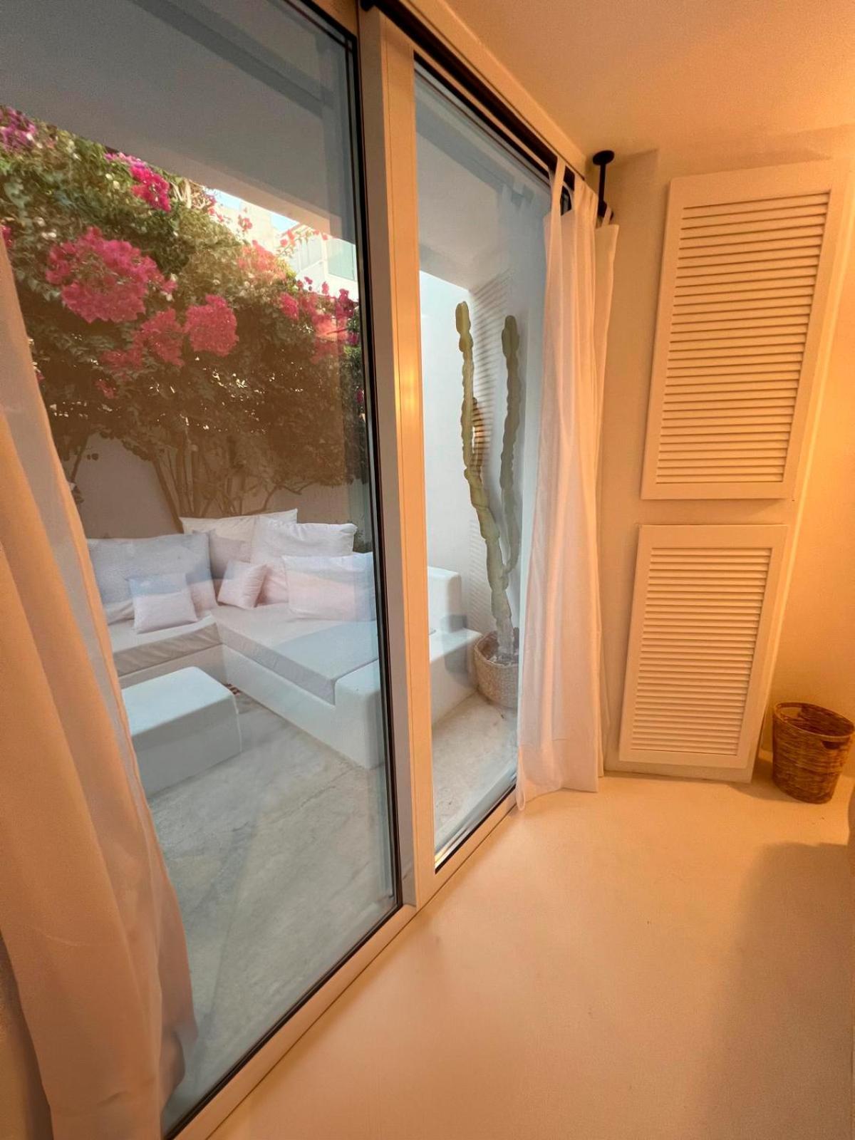 Sunset Deluxe And Apartment Paphos