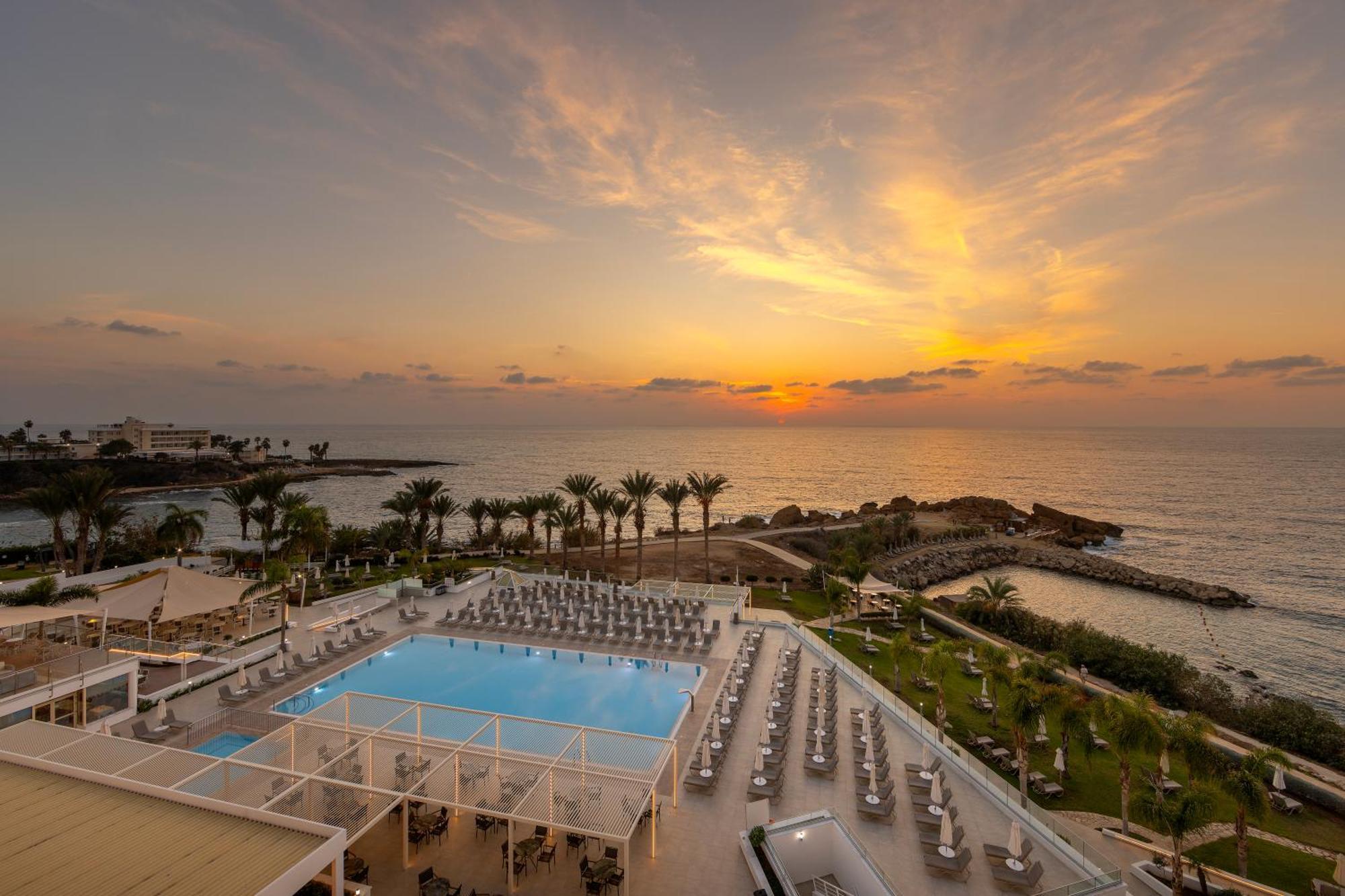 Hotel Queens Bay
