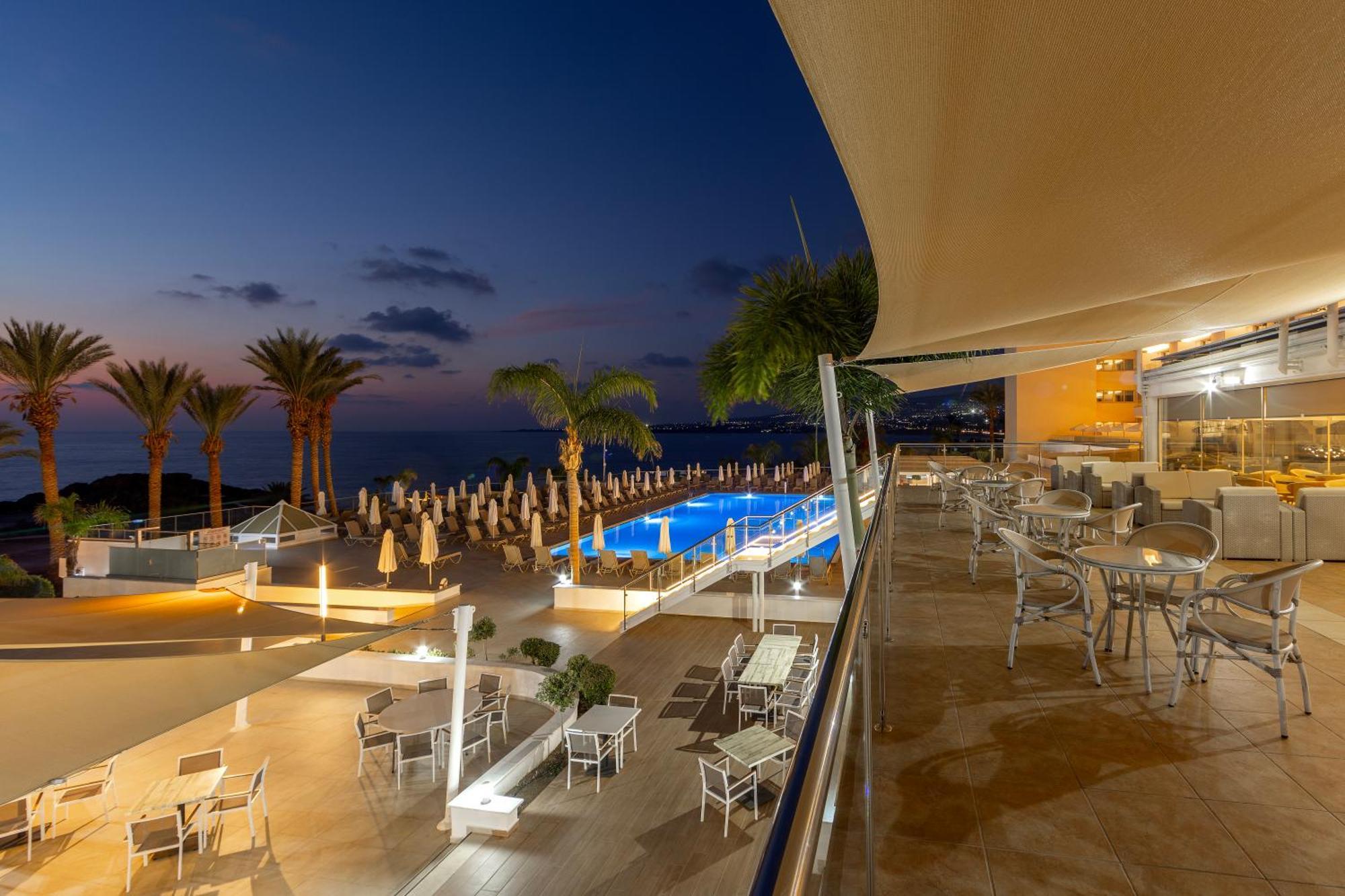 Queens Bay Hotel 4*