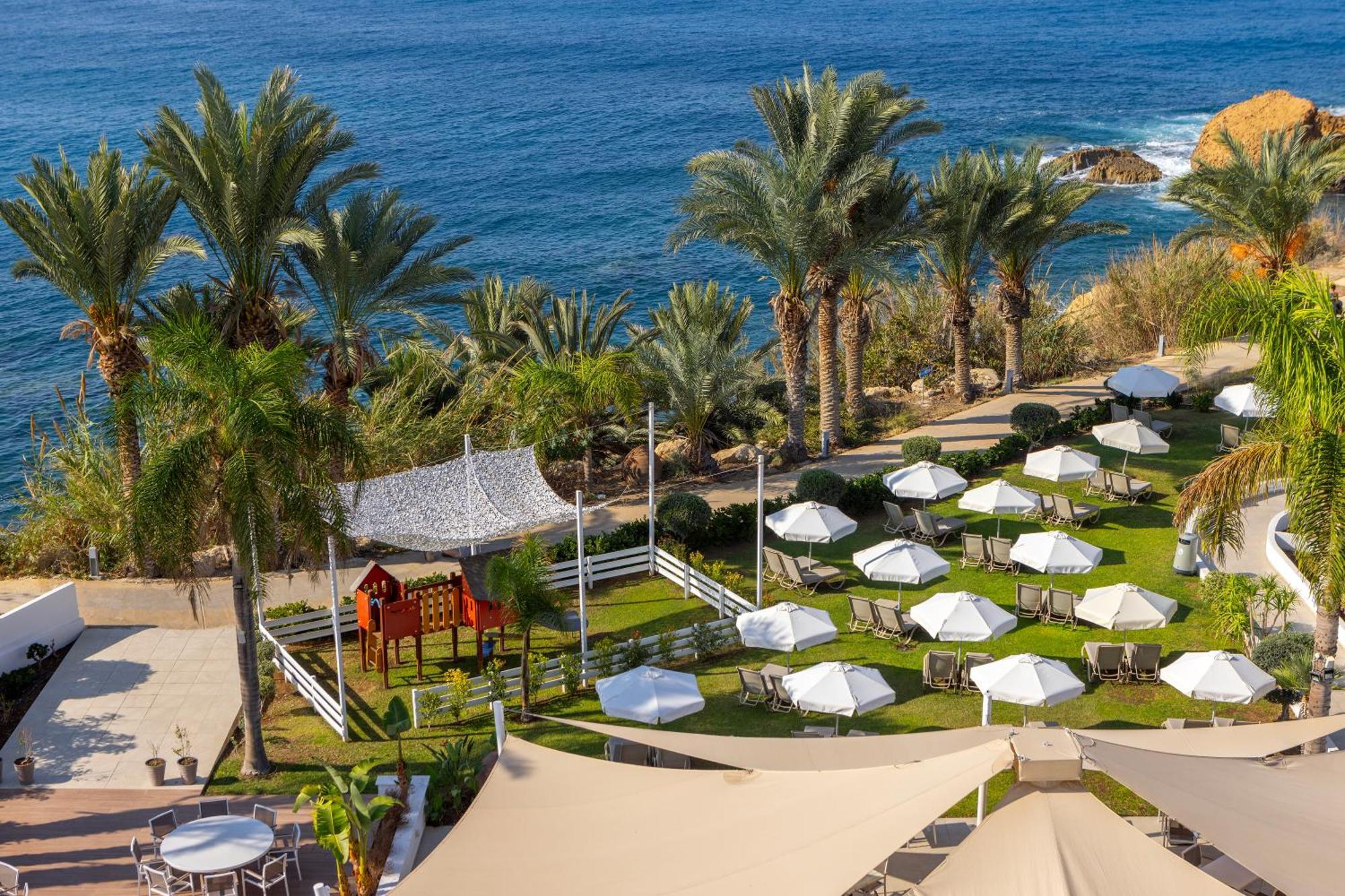 Hotel Queens Bay 4*