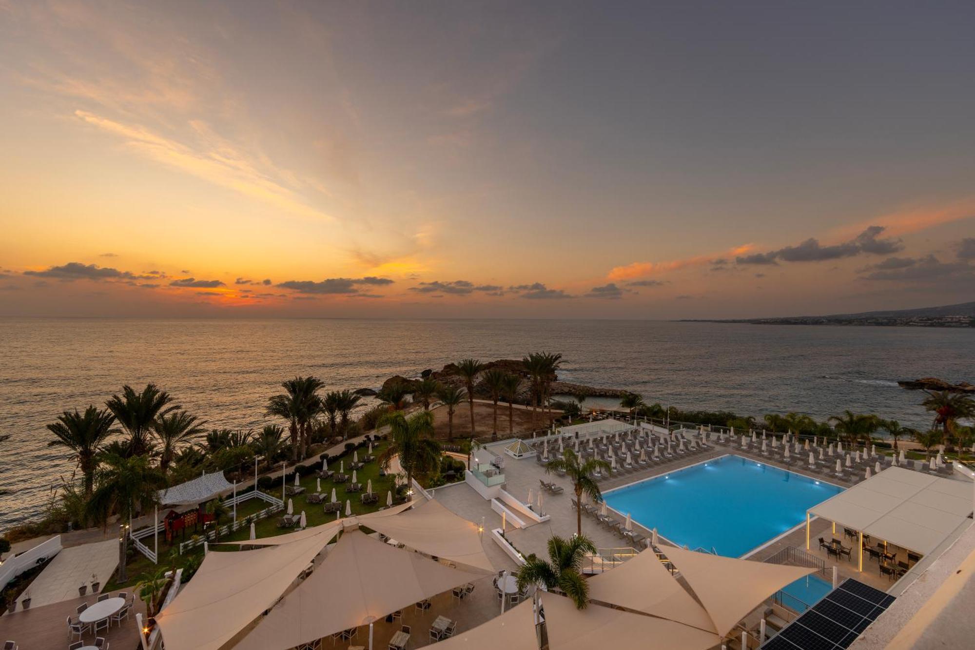 Queens Bay Hotel