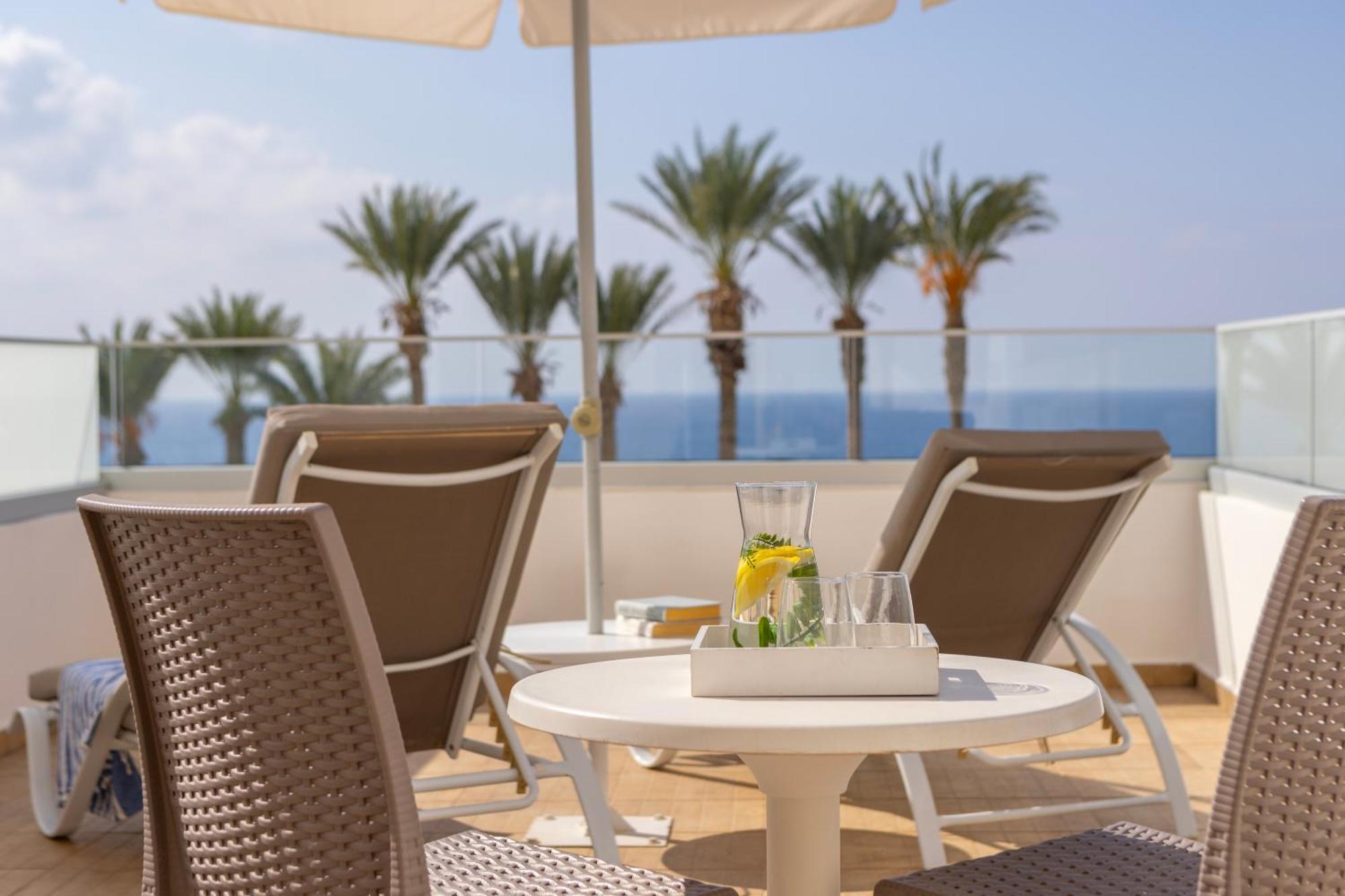 Hotel Queens Bay 4*