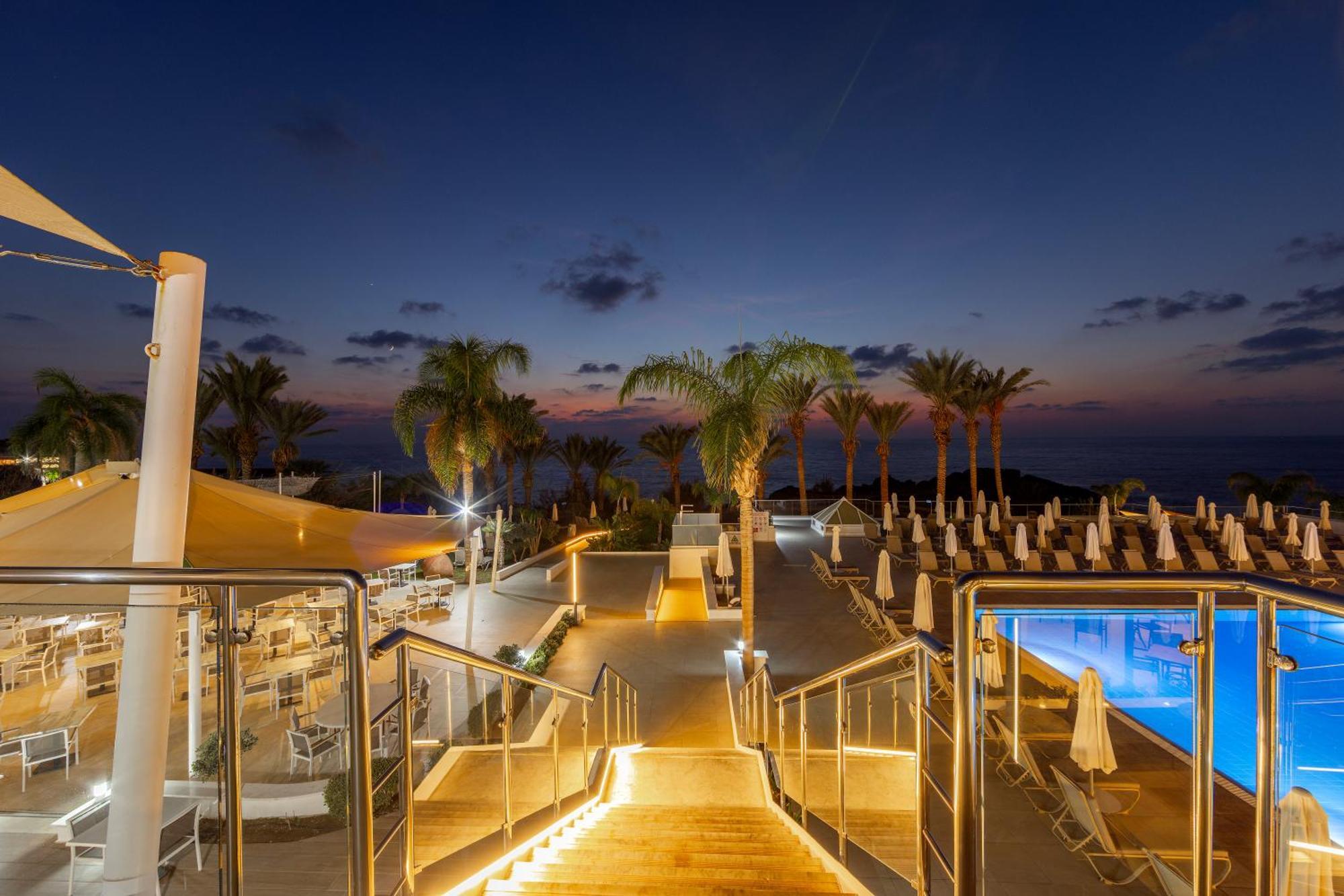 Queens Bay Hotel Kissonerga