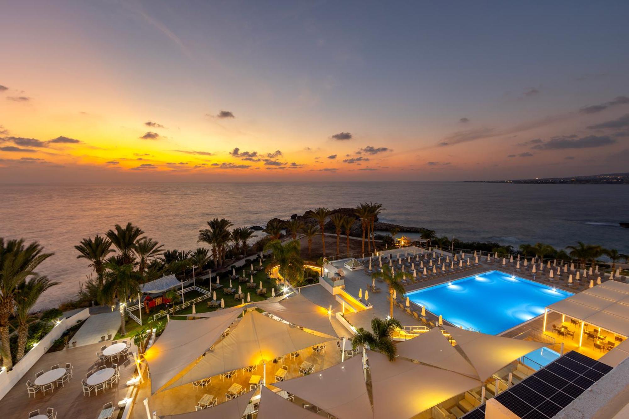 Queens Bay Hotel