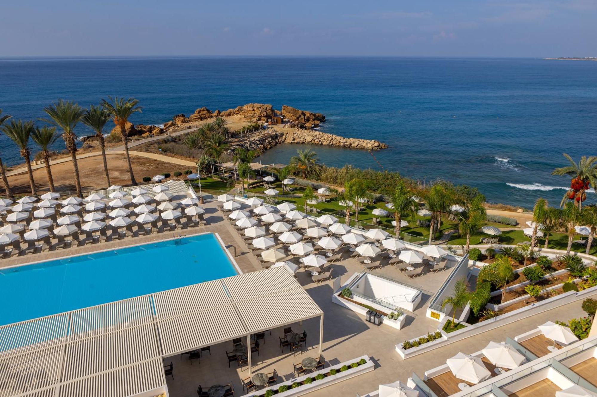 Hotel Queens Bay 4*