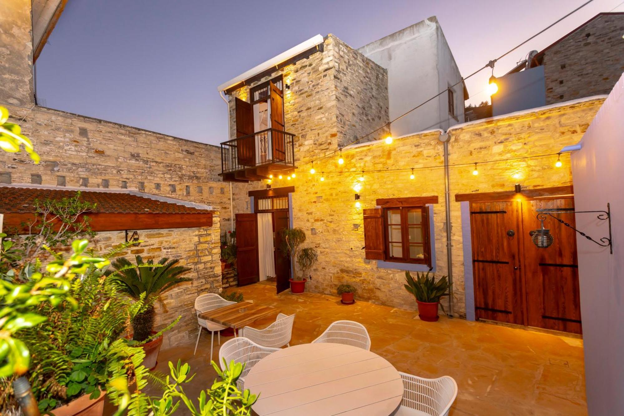 Kozakos Luxury House